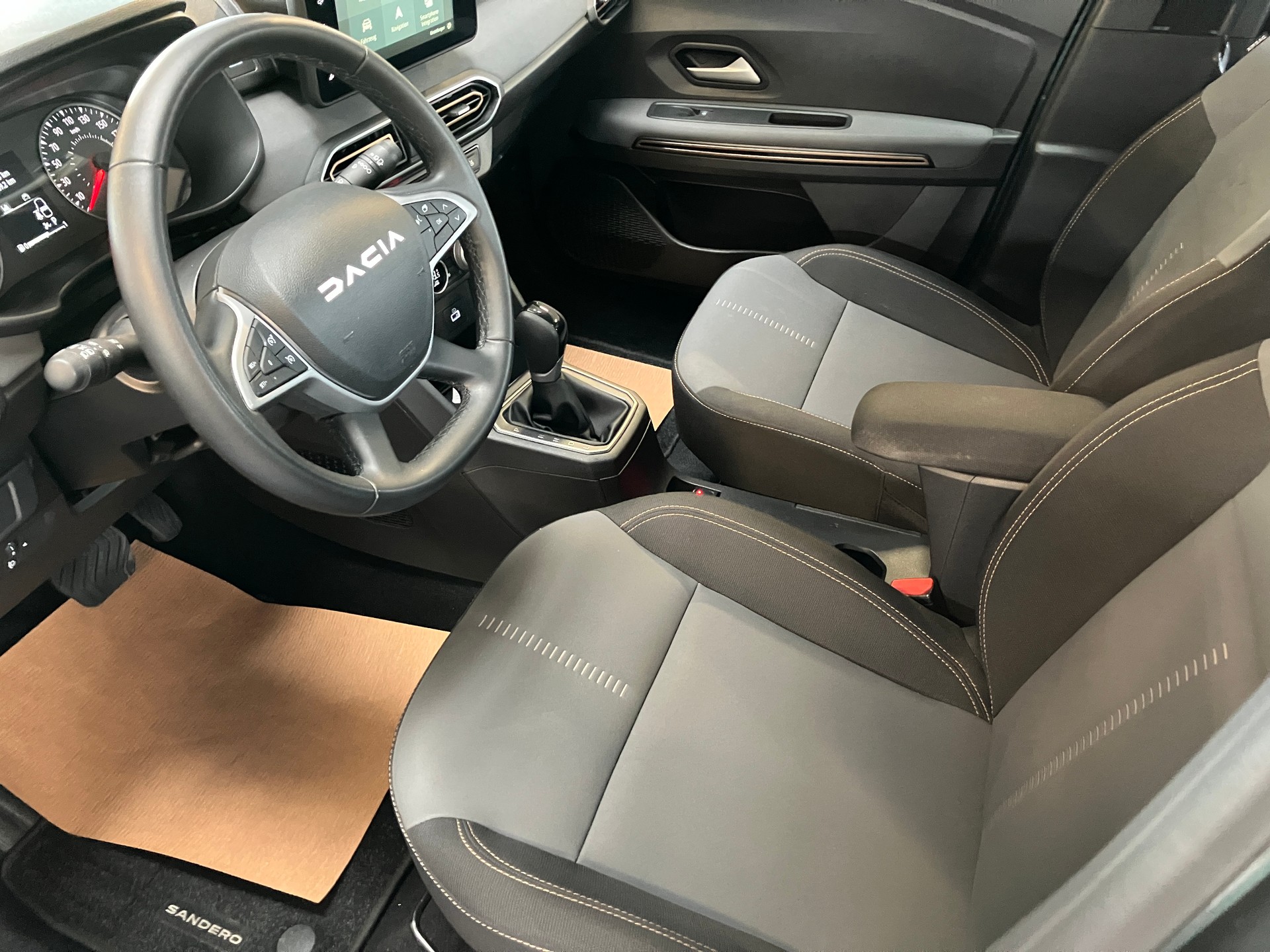 DACIA Sandero Stepway TCe 90 Extreme+ CVT-image-21