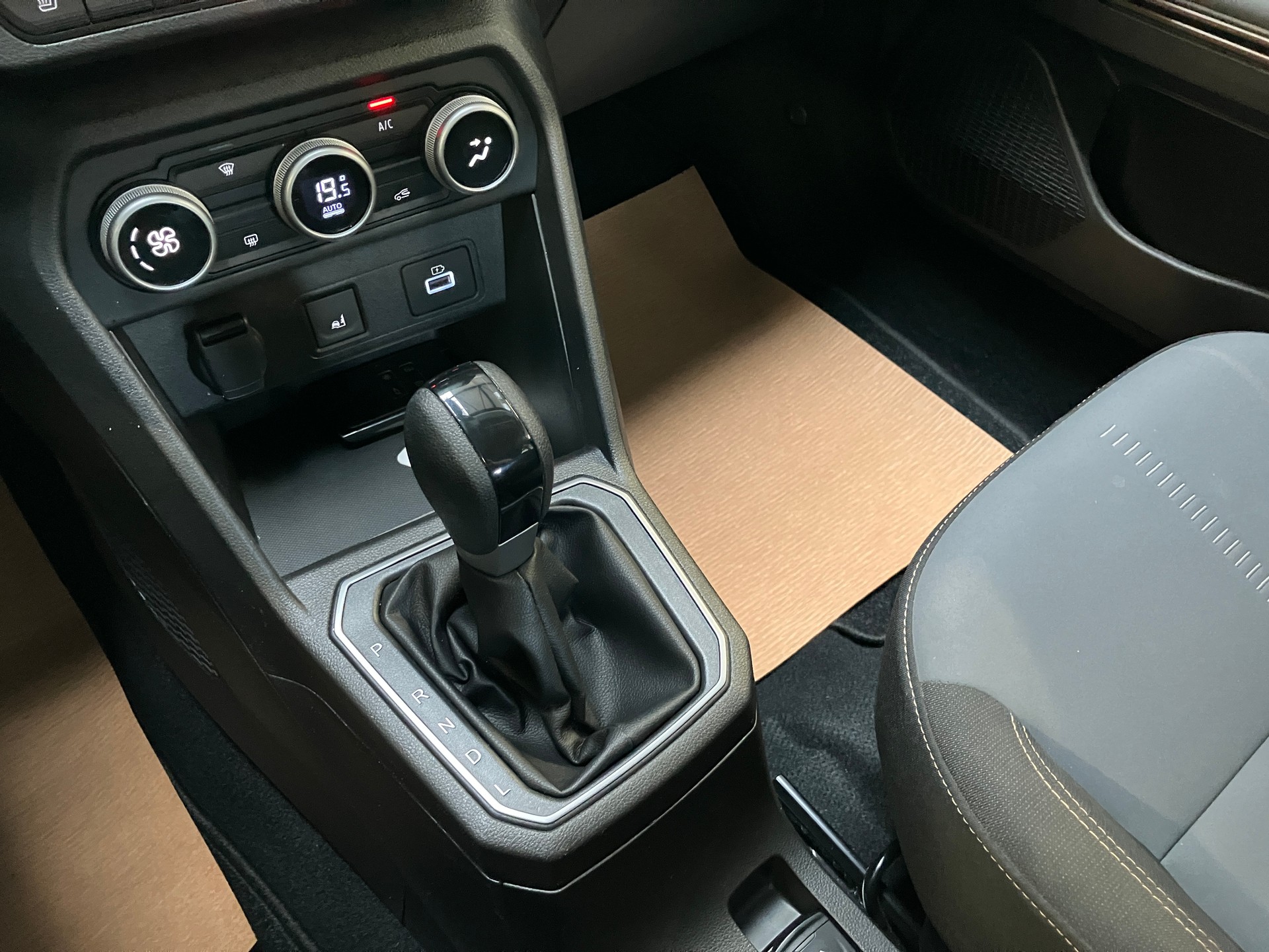 DACIA Sandero Stepway TCe 90 Extreme+ CVT-image-15