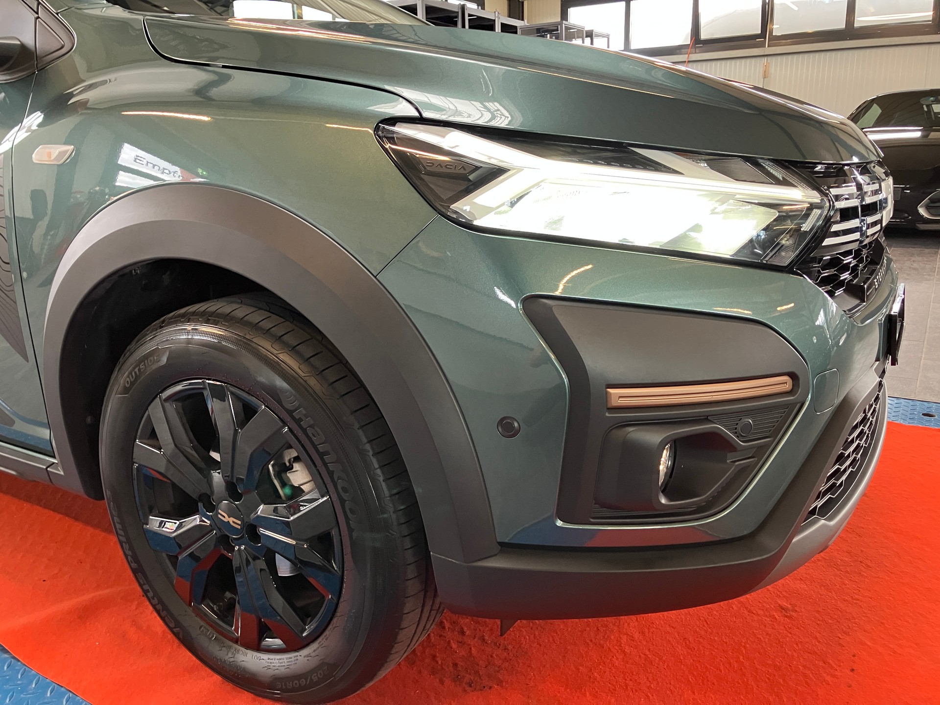 DACIA Sandero Stepway TCe 90 Extreme+ CVT-image-9