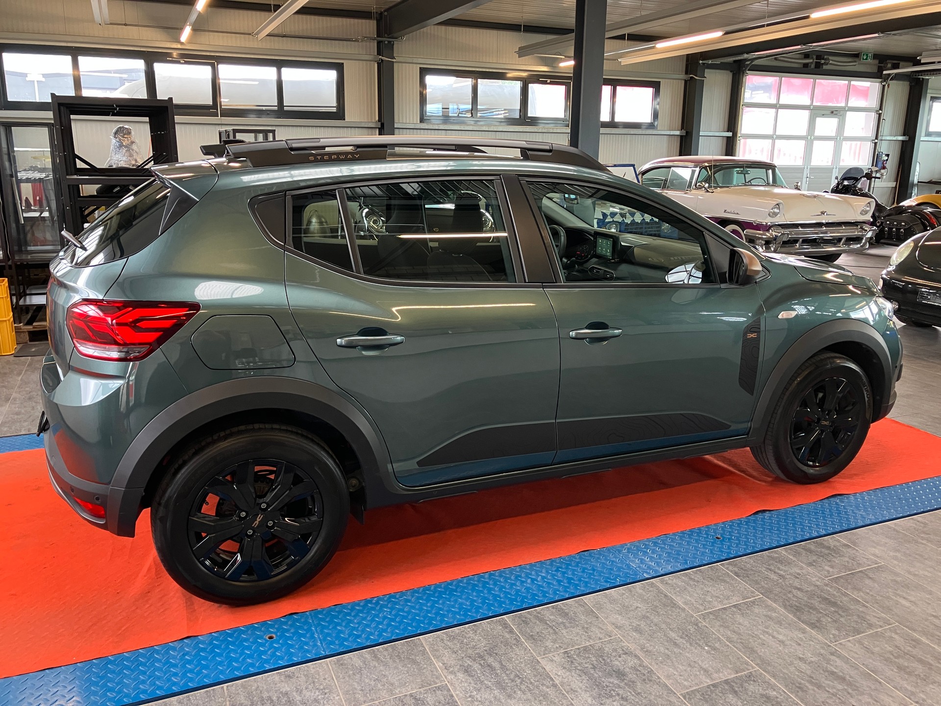 DACIA Sandero Stepway TCe 90 Extreme+ CVT-image-1