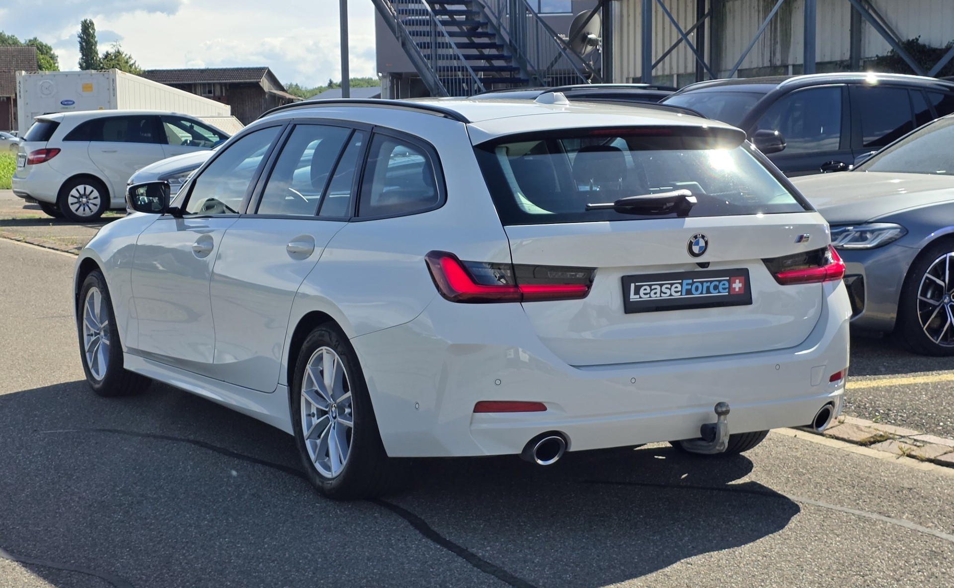 BMW 320d xDrive 48V Touring Steptronic-image-4