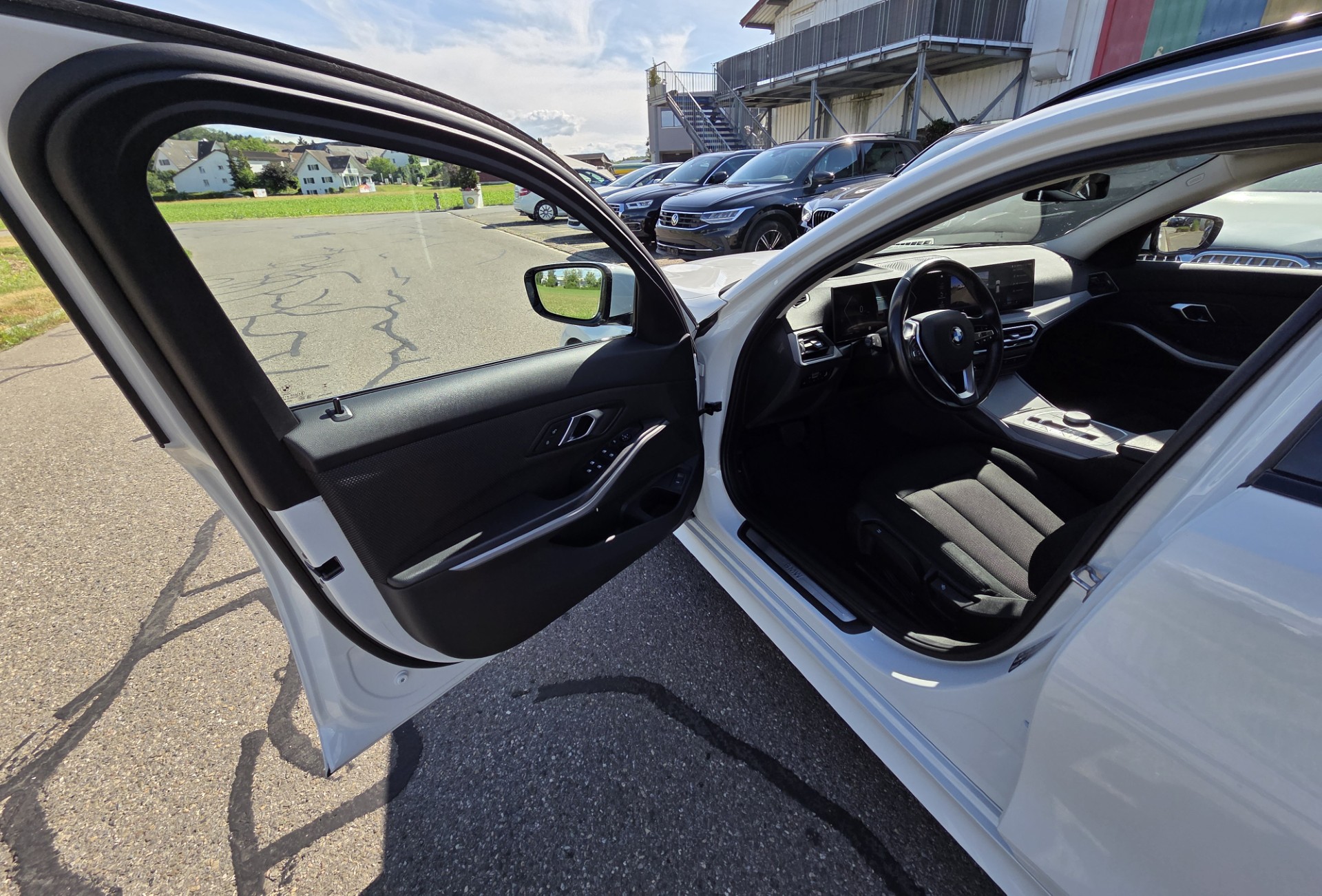 BMW 320d xDrive 48V Touring Steptronic-image-12