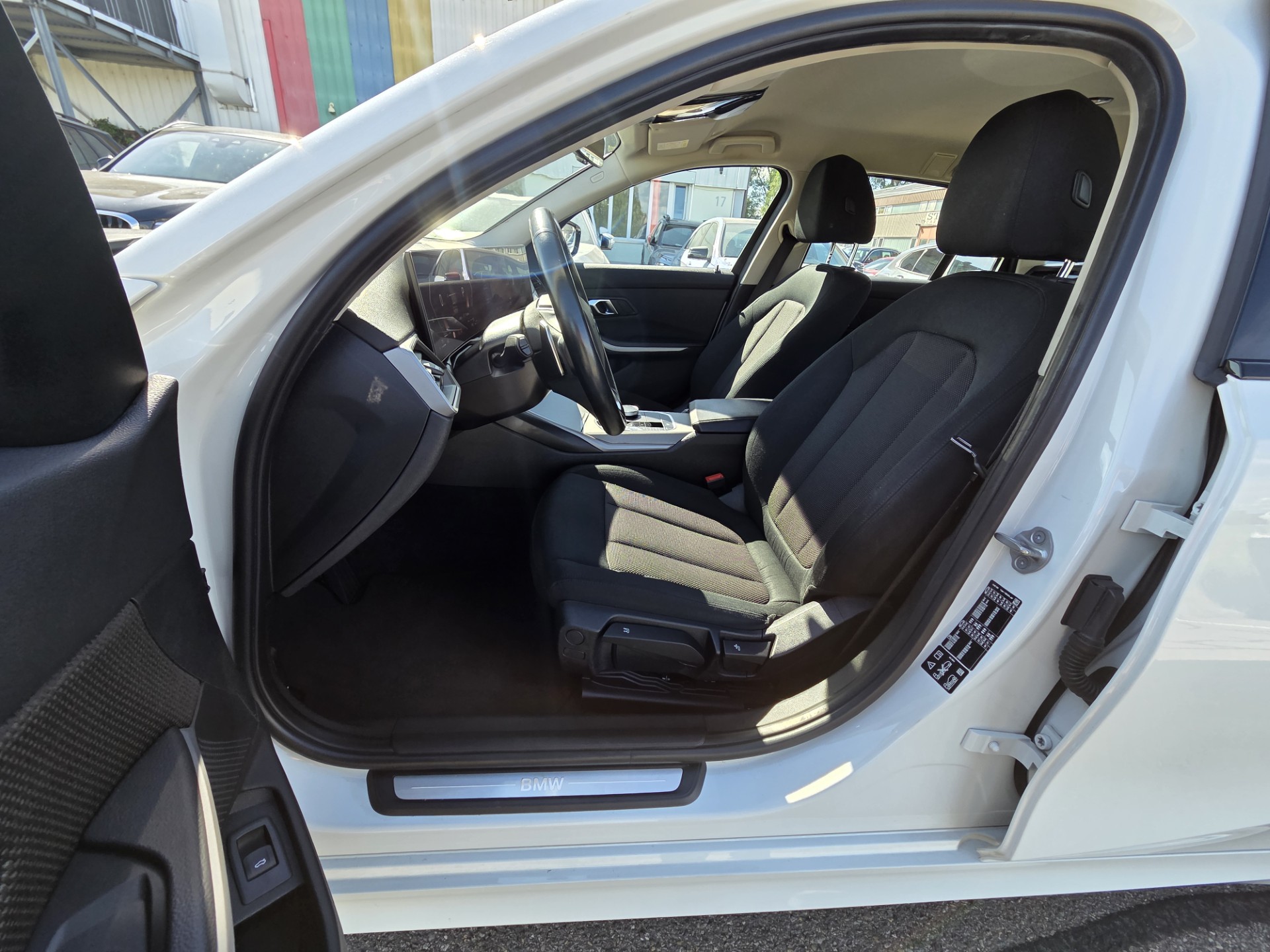 BMW 320d xDrive 48V Touring Steptronic-image-13