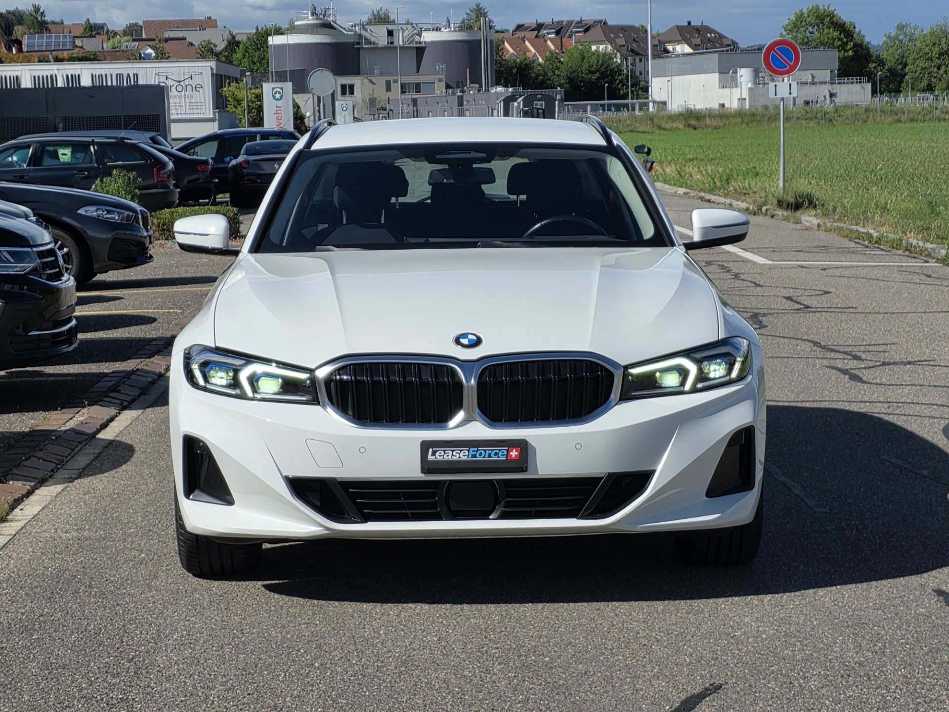 BMW 320d xDrive 48V Touring Steptronic-image-2