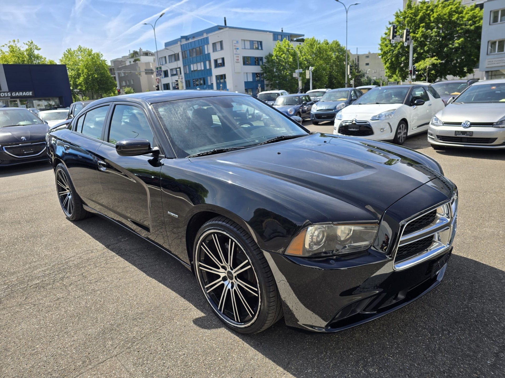 DODGE Charger R/T 5.7 HEMI-showroom-element-2