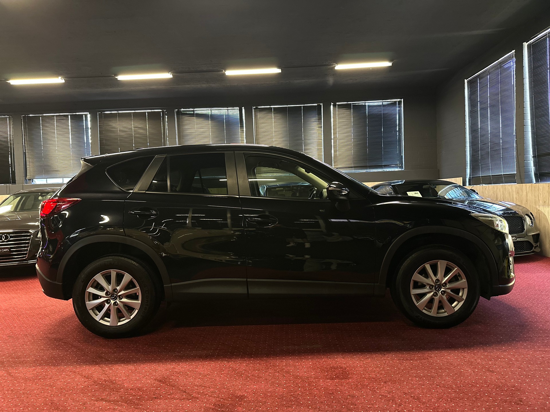 MAZDA CX-5 2.2 D Ambition AWD Automatic / ** Frisch ab MFK & Service / 12 MT Garantie **-showroom-element-3