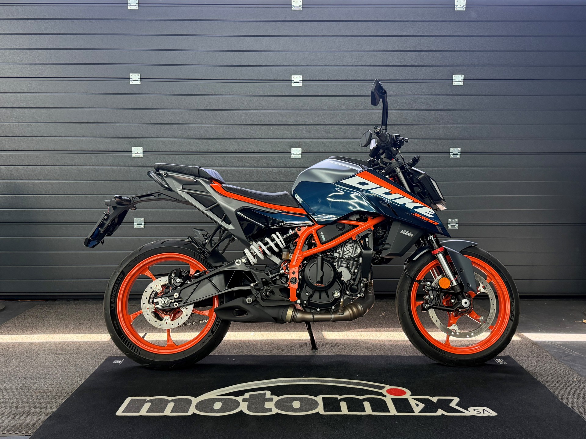 KTM 390 Duke-showroom-element-2