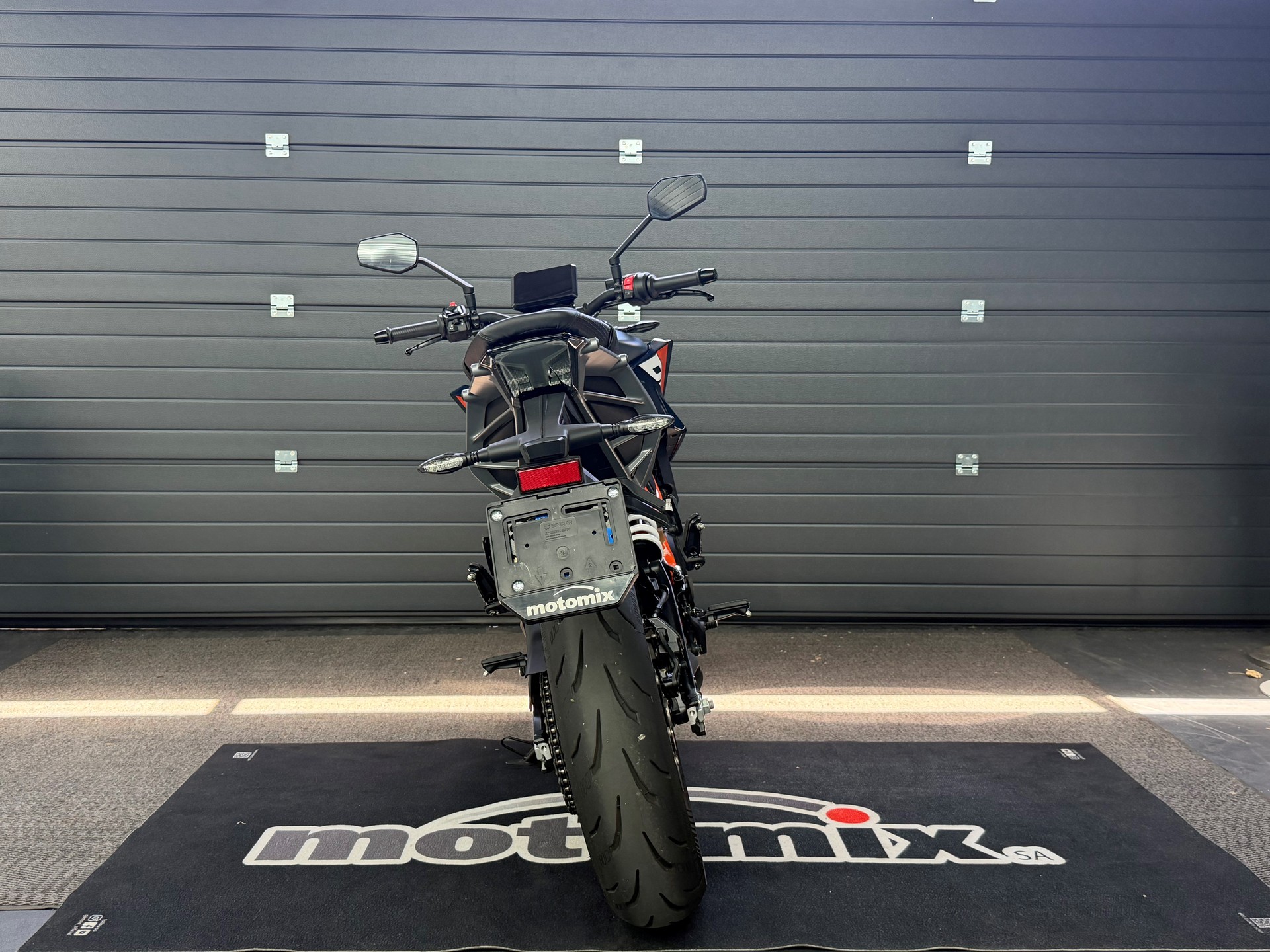 KTM 390 Duke-showroom-element-3