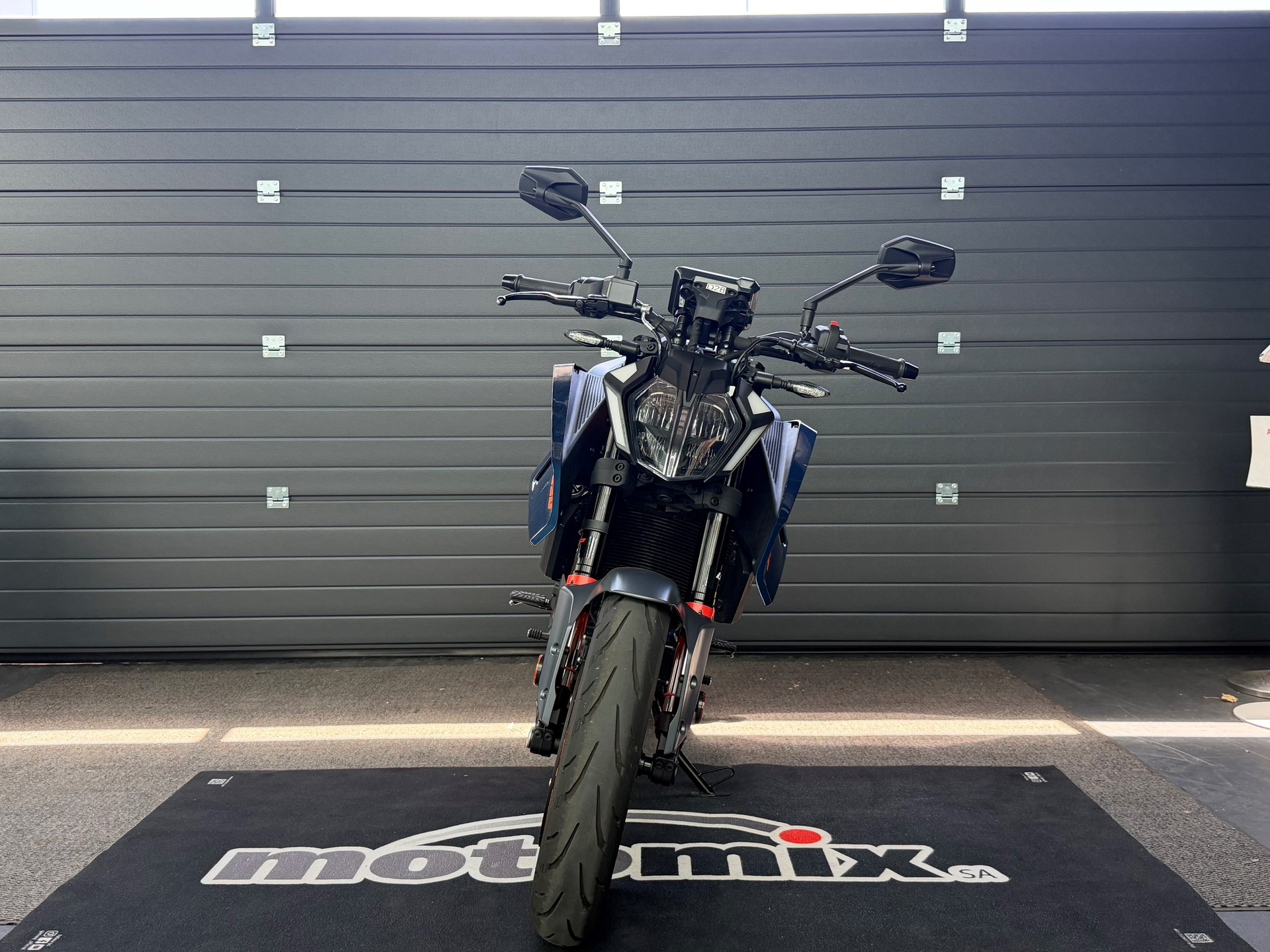 KTM 390 Duke-showroom-element-1