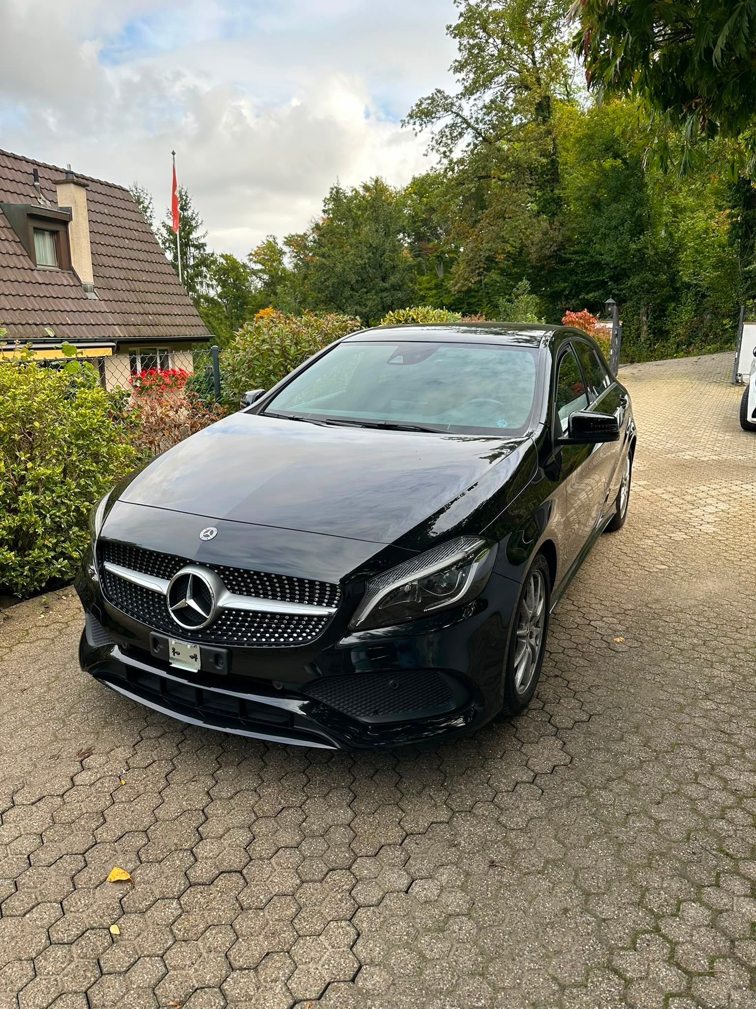 MERCEDES-BENZ A 220 AMG Line 4Matic 7G-DCT-image-7
