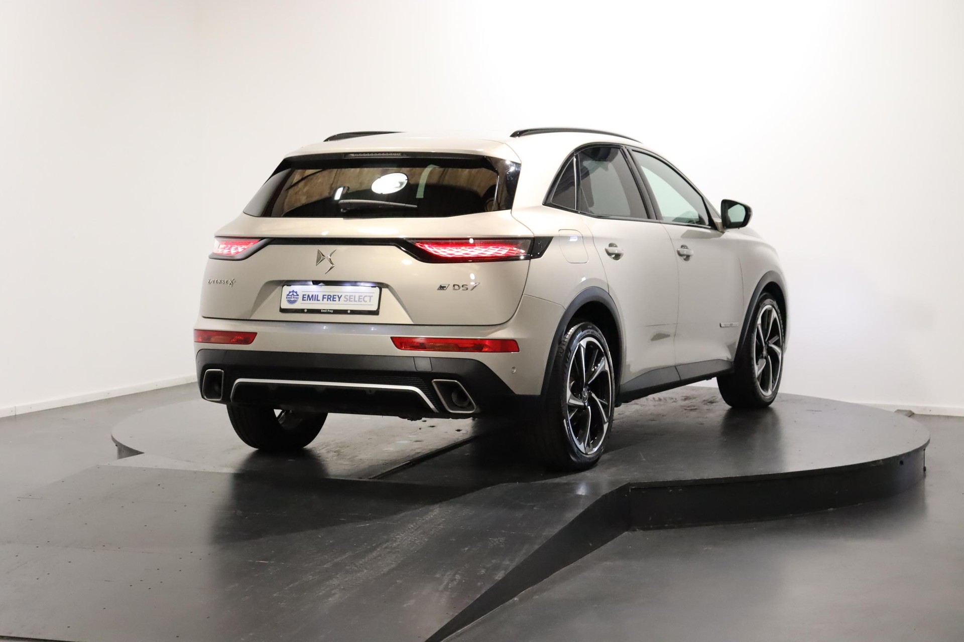 DS AUTOMOBILES 7 Crossback 1.6 E-Tense Louvre 4x4-showroom-element-3