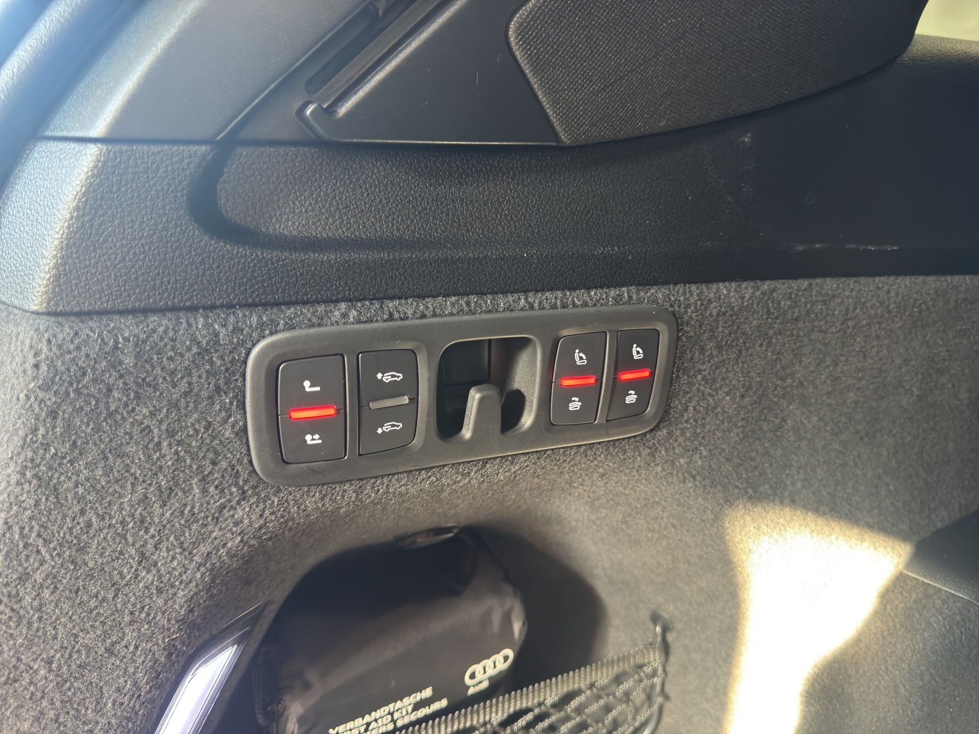 AUDI Q7 50 TDI quattro S Line tiptronic-image-23