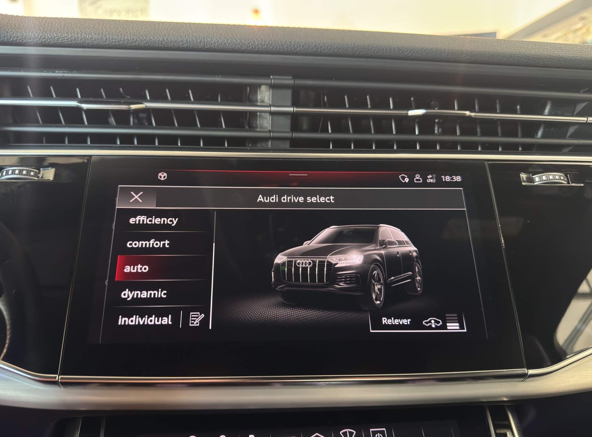 AUDI Q7 50 TDI quattro S Line tiptronic-image-18