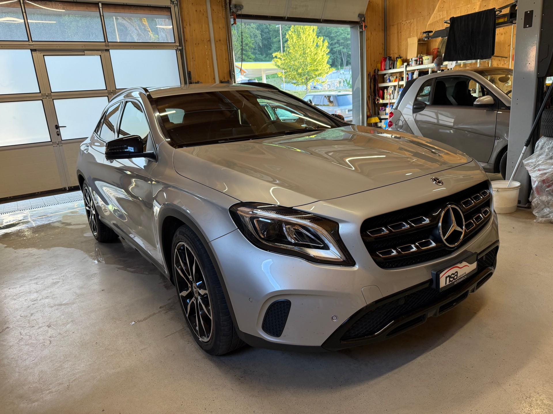 MERCEDES-BENZ GLA 200 d Swiss Star Edition Urban 4Matic 7G-DCT-showroom-element-2
