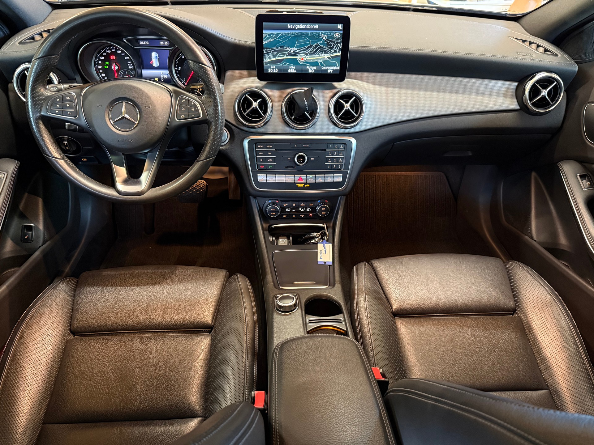 MERCEDES-BENZ GLA 200 d Swiss Star Edition Urban 4Matic 7G-DCT-image-8