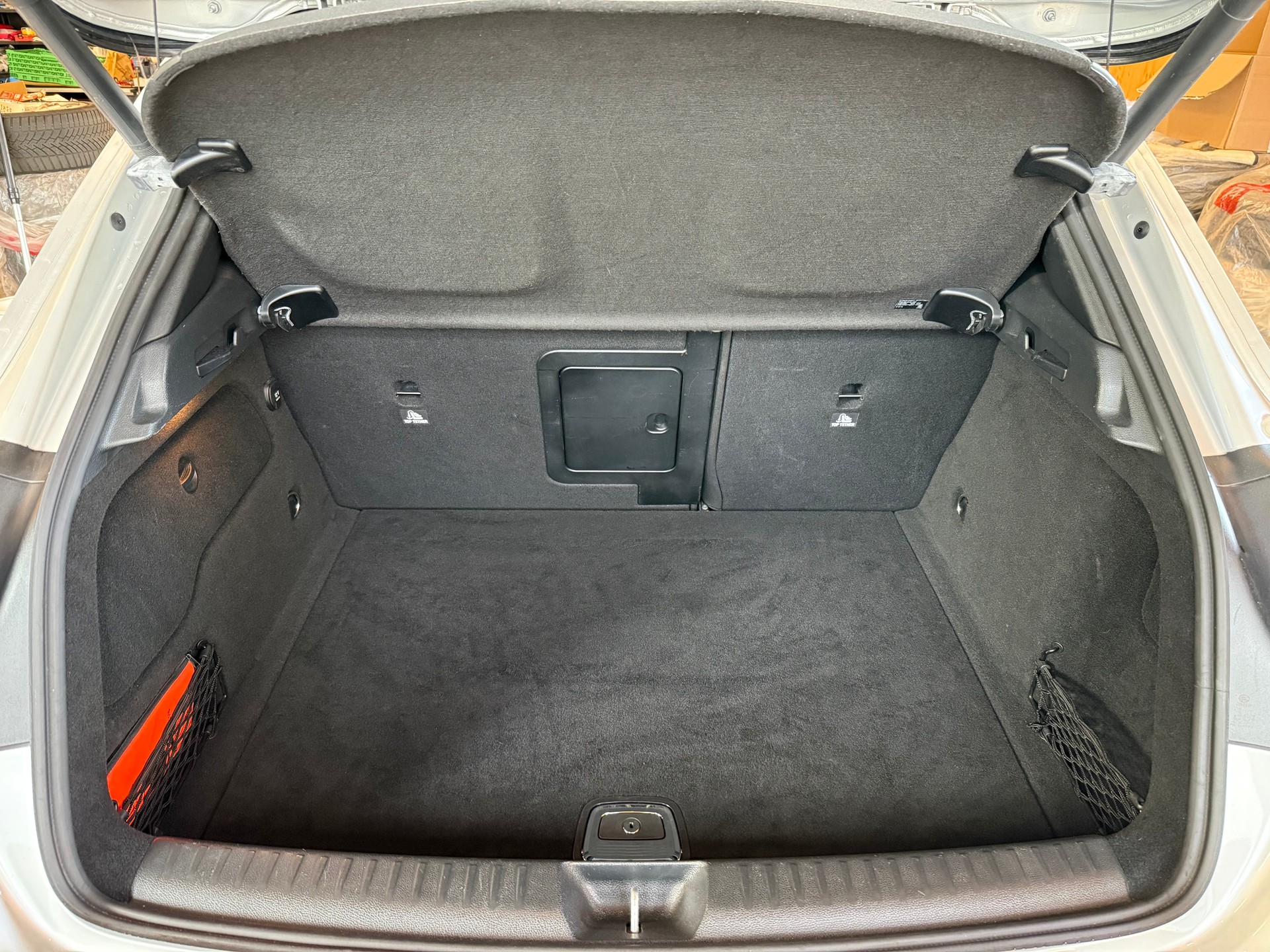 MERCEDES-BENZ GLA 200 d Swiss Star Edition Urban 4Matic 7G-DCT-image-14
