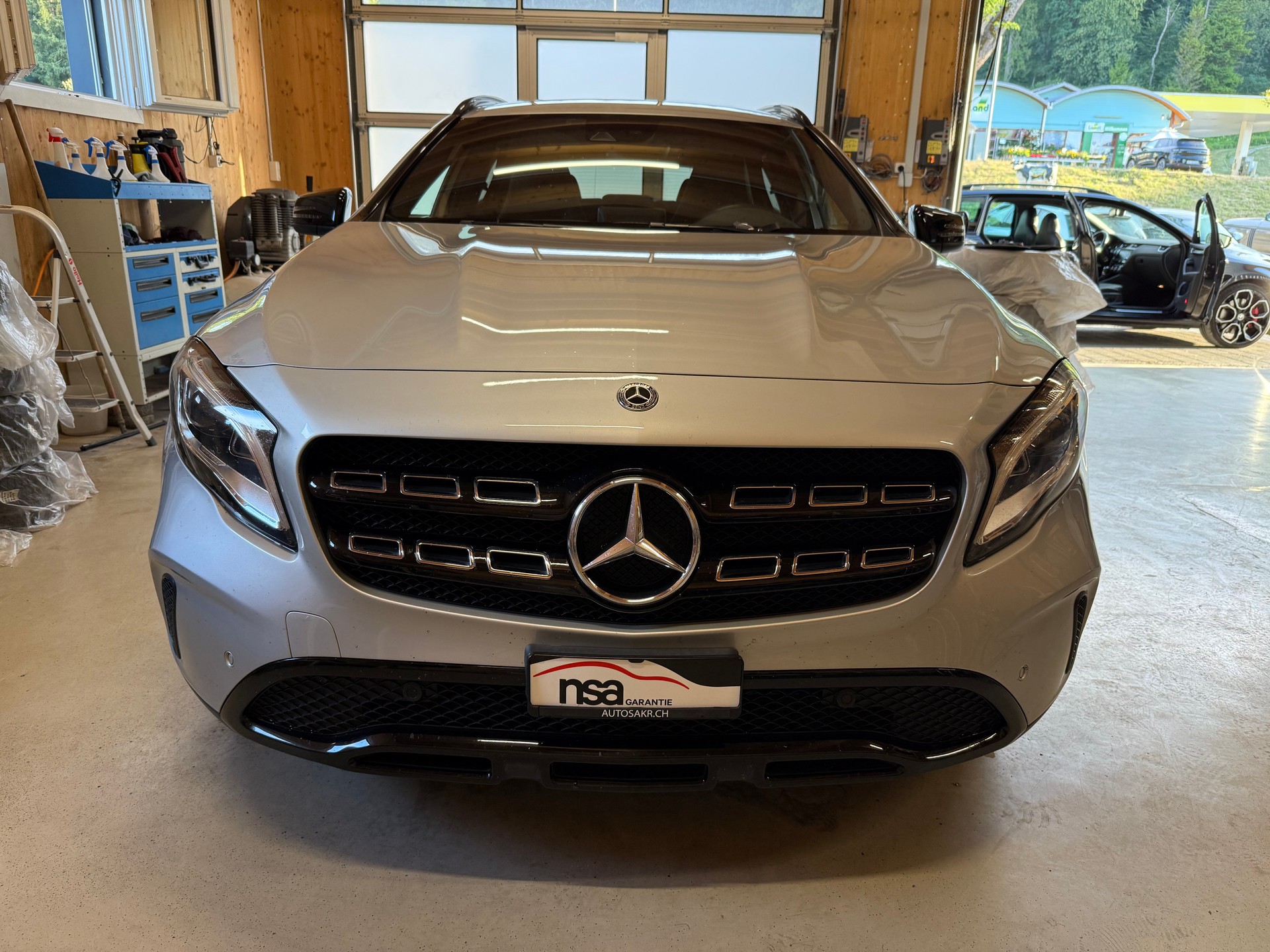 MERCEDES-BENZ GLA 200 d Swiss Star Edition Urban 4Matic 7G-DCT-showroom-element-1