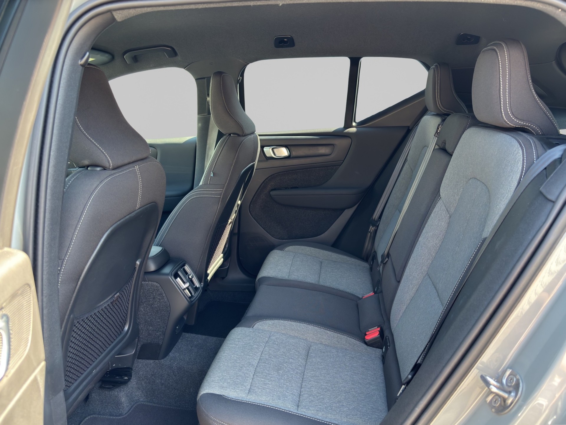VOLVO XC40 2.0 B4 MH Plus Dark-image-14