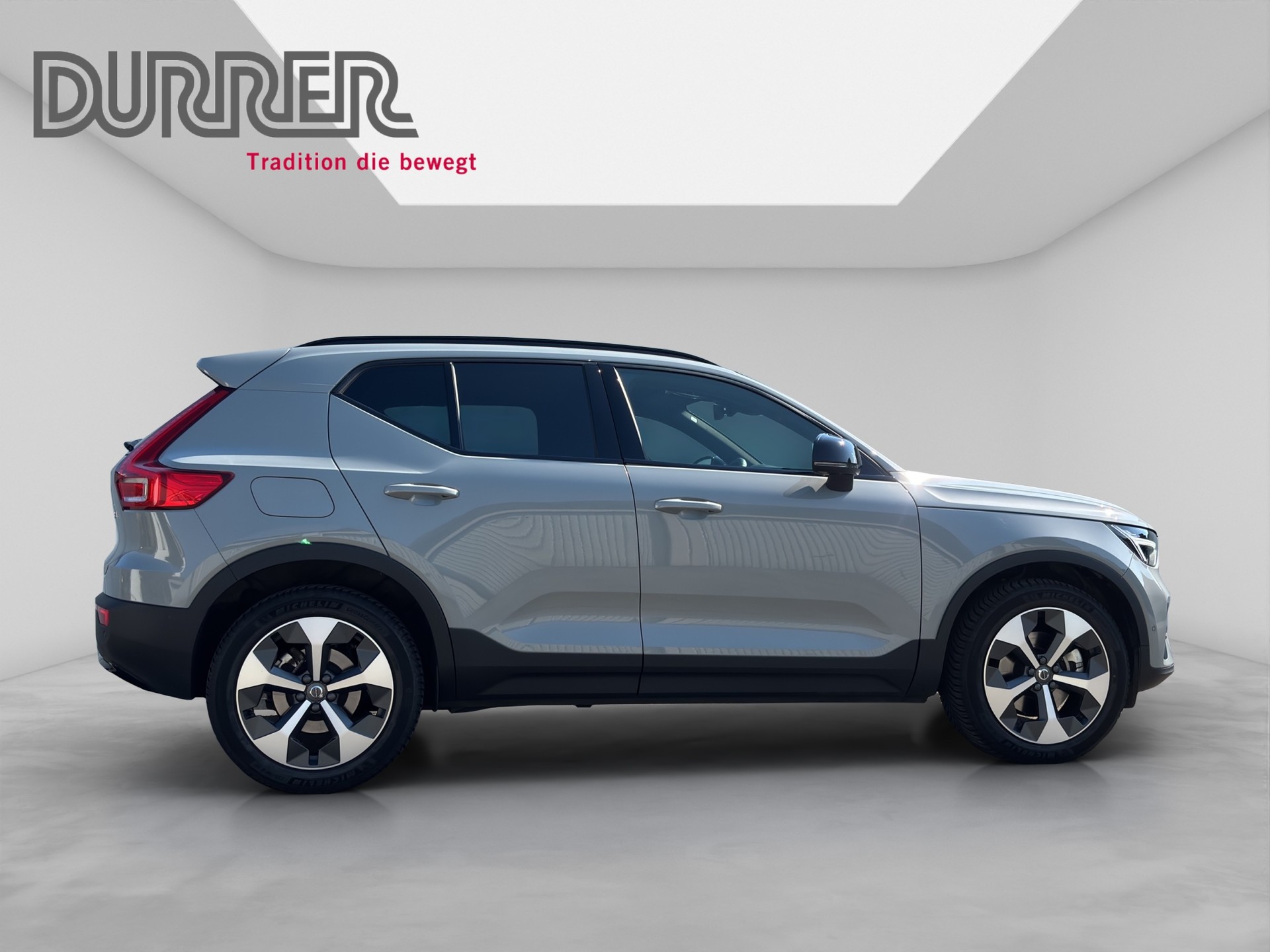 VOLVO XC40 2.0 B4 MH Plus Dark-image-4