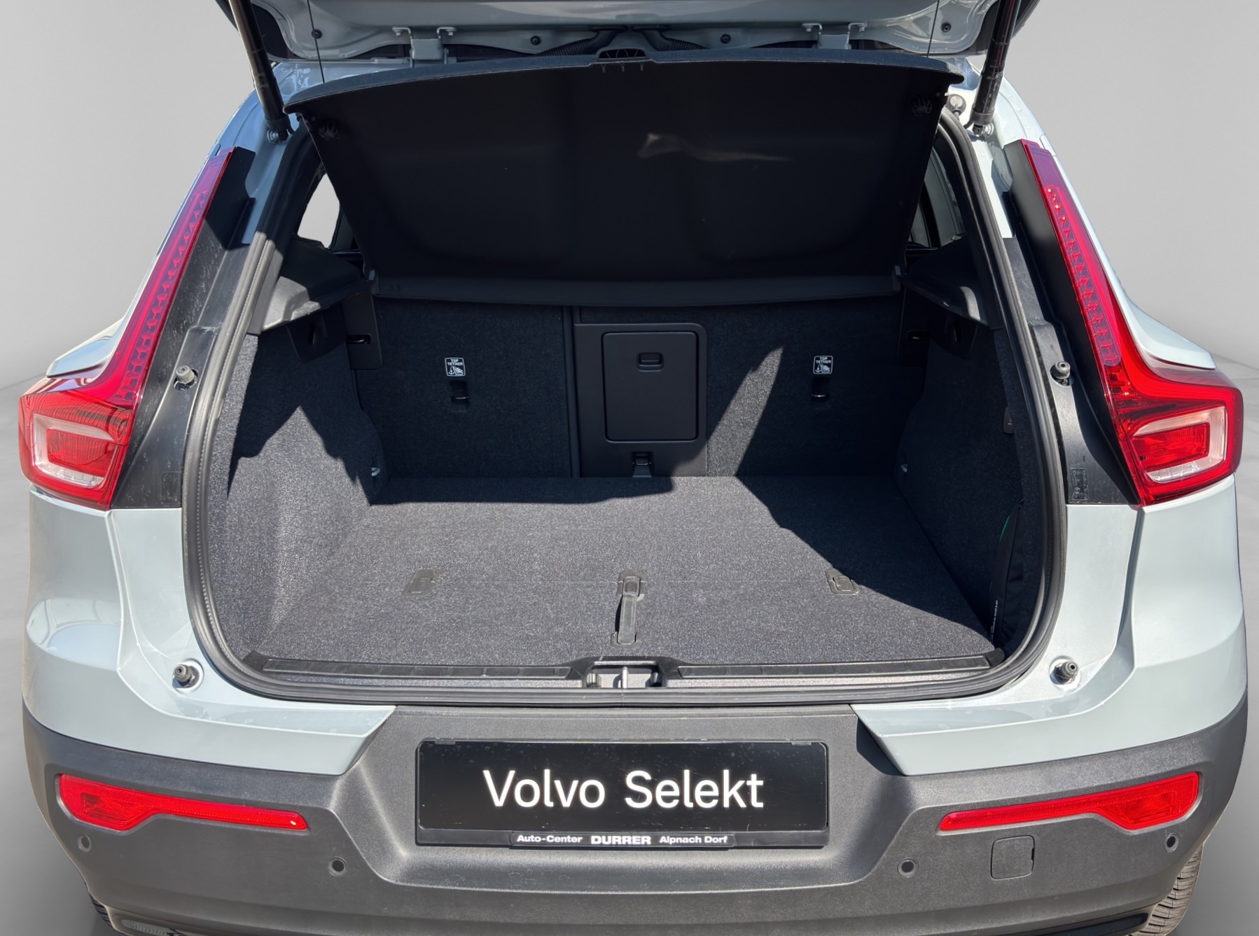 VOLVO XC40 2.0 B4 MH Plus Dark-image-15