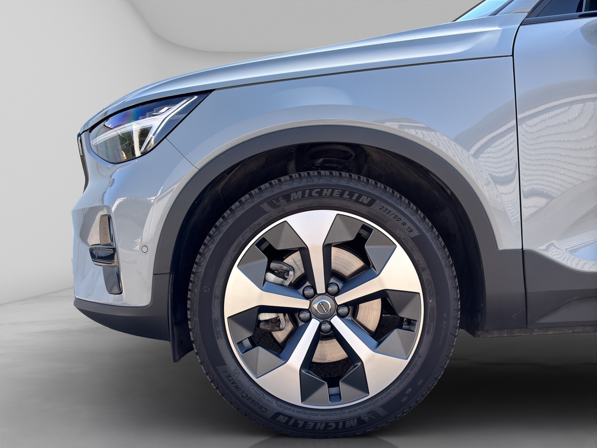 VOLVO XC40 2.0 B4 MH Plus Dark-image-8