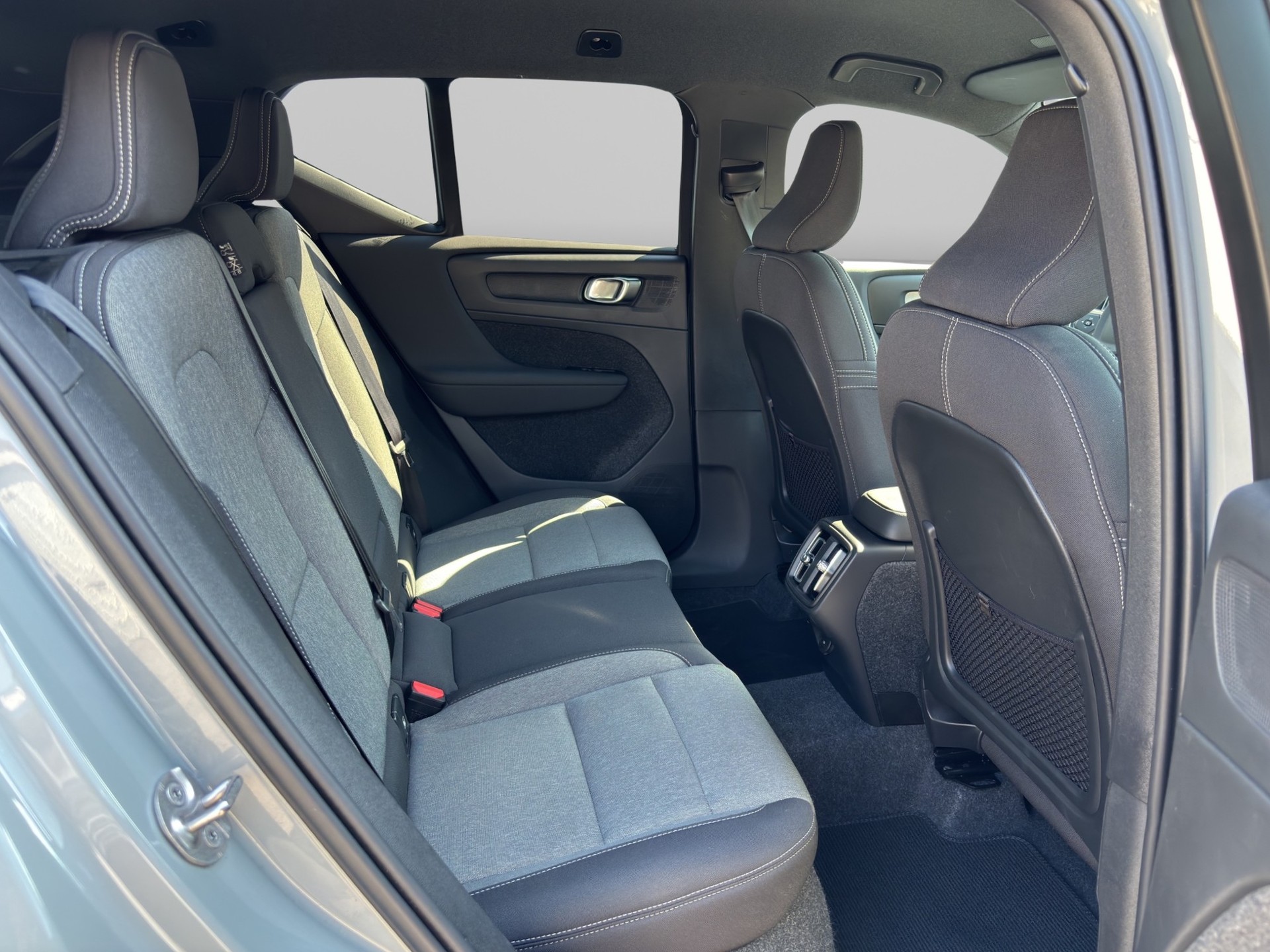 VOLVO XC40 2.0 B4 MH Plus Dark-image-12