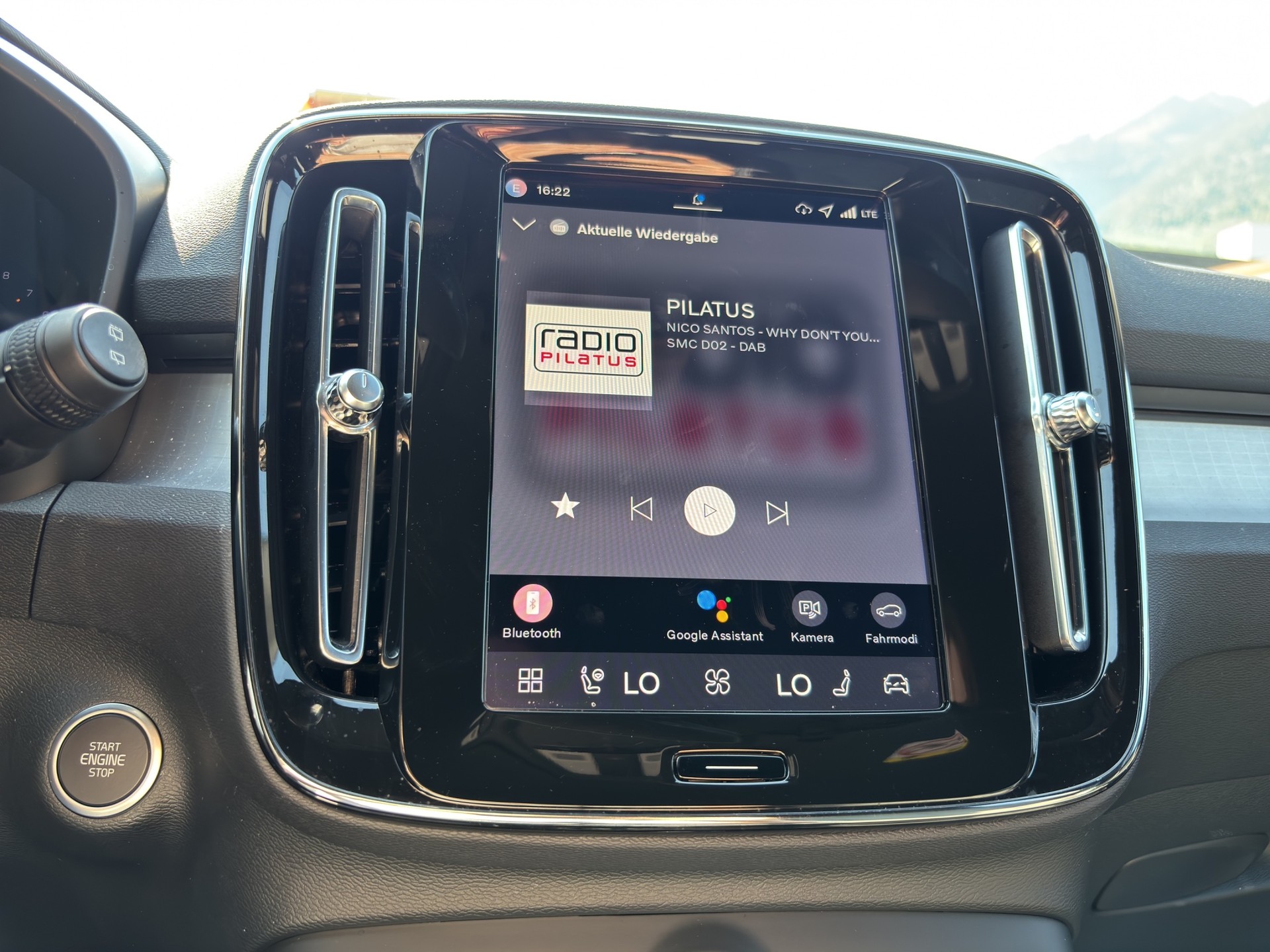 VOLVO XC40 2.0 B4 MH Plus Dark-image-19