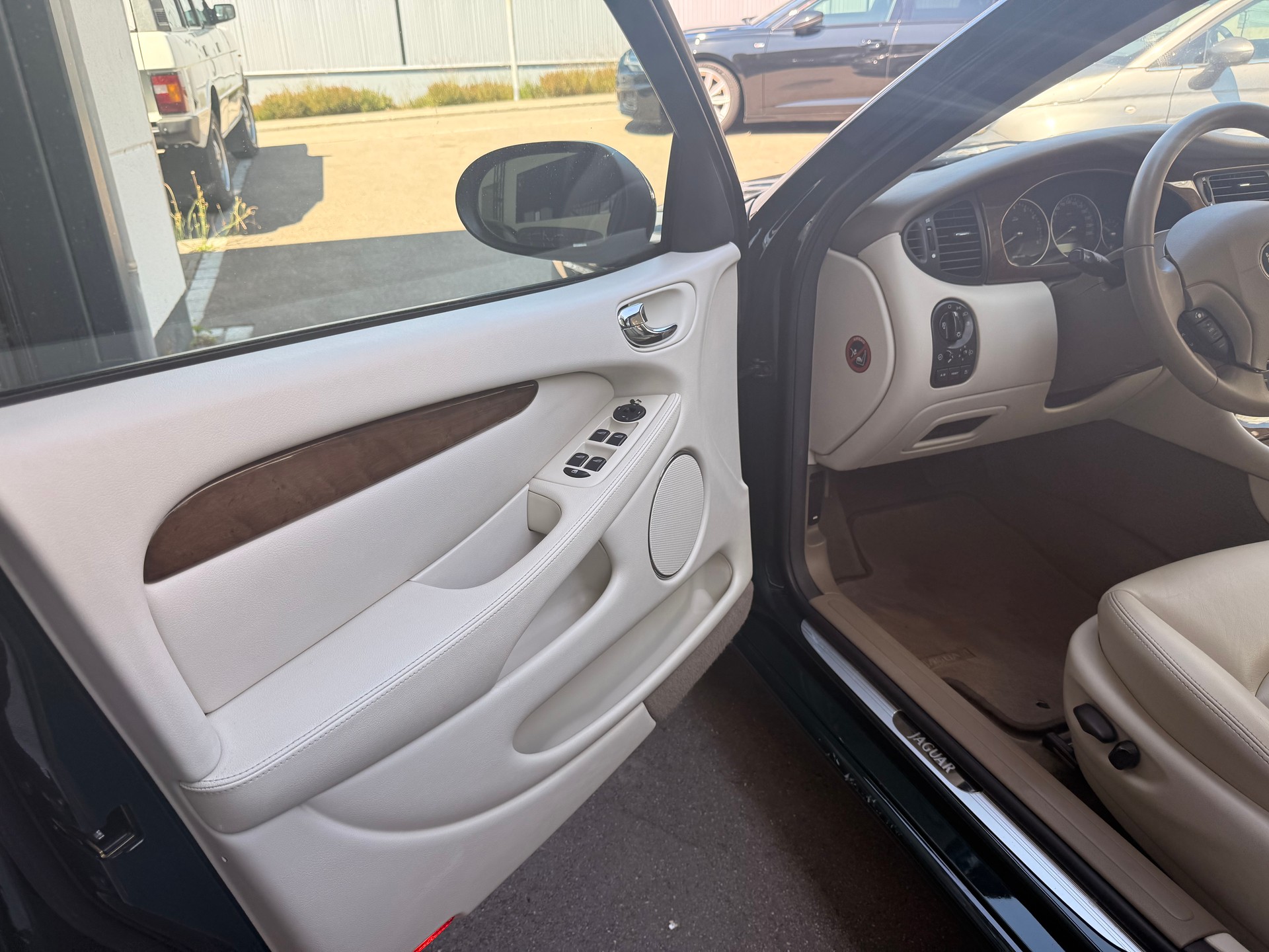 JAGUAR X-Type 3.0 V6 Traction4 Executive-image-8