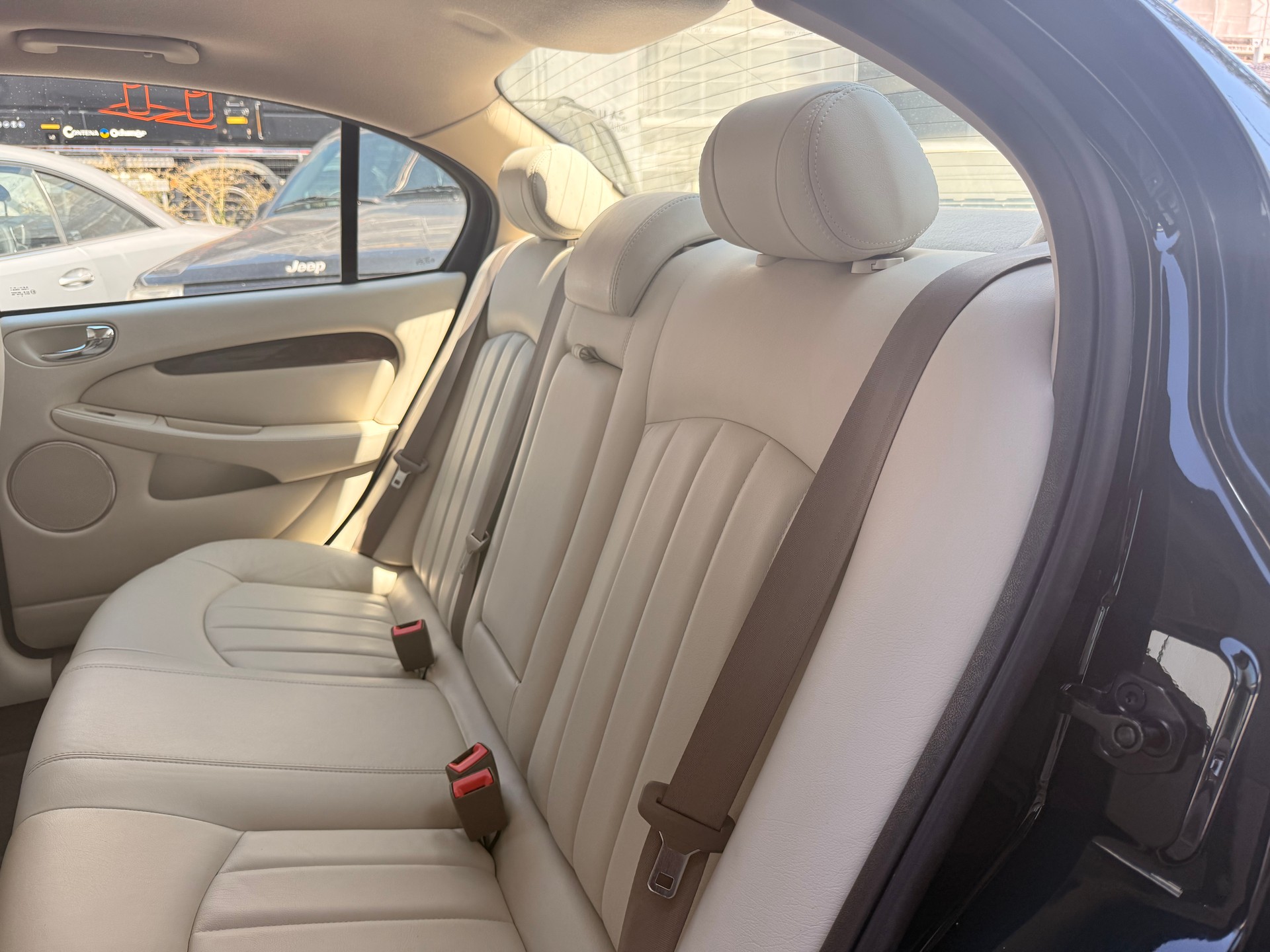 JAGUAR X-Type 3.0 V6 Traction4 Executive-image-14