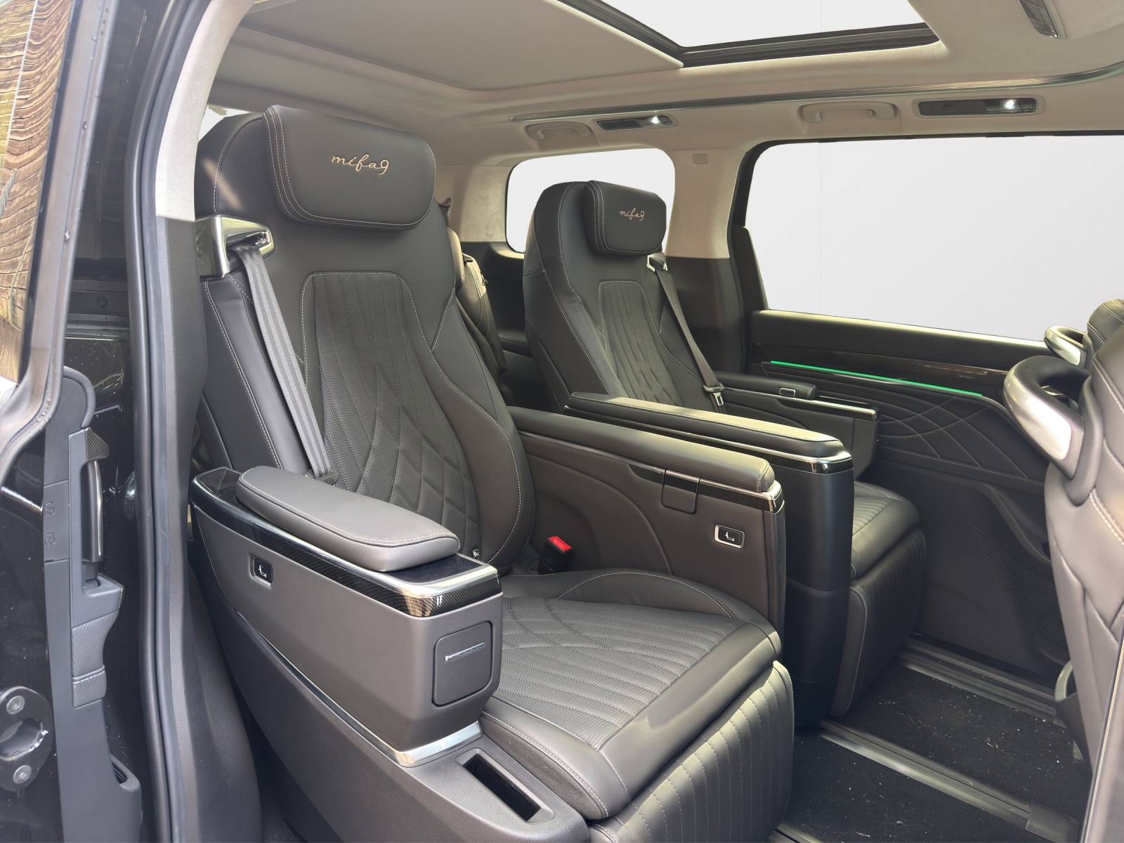MAXUS Mifa 9 Luxury 90kWh-image-17