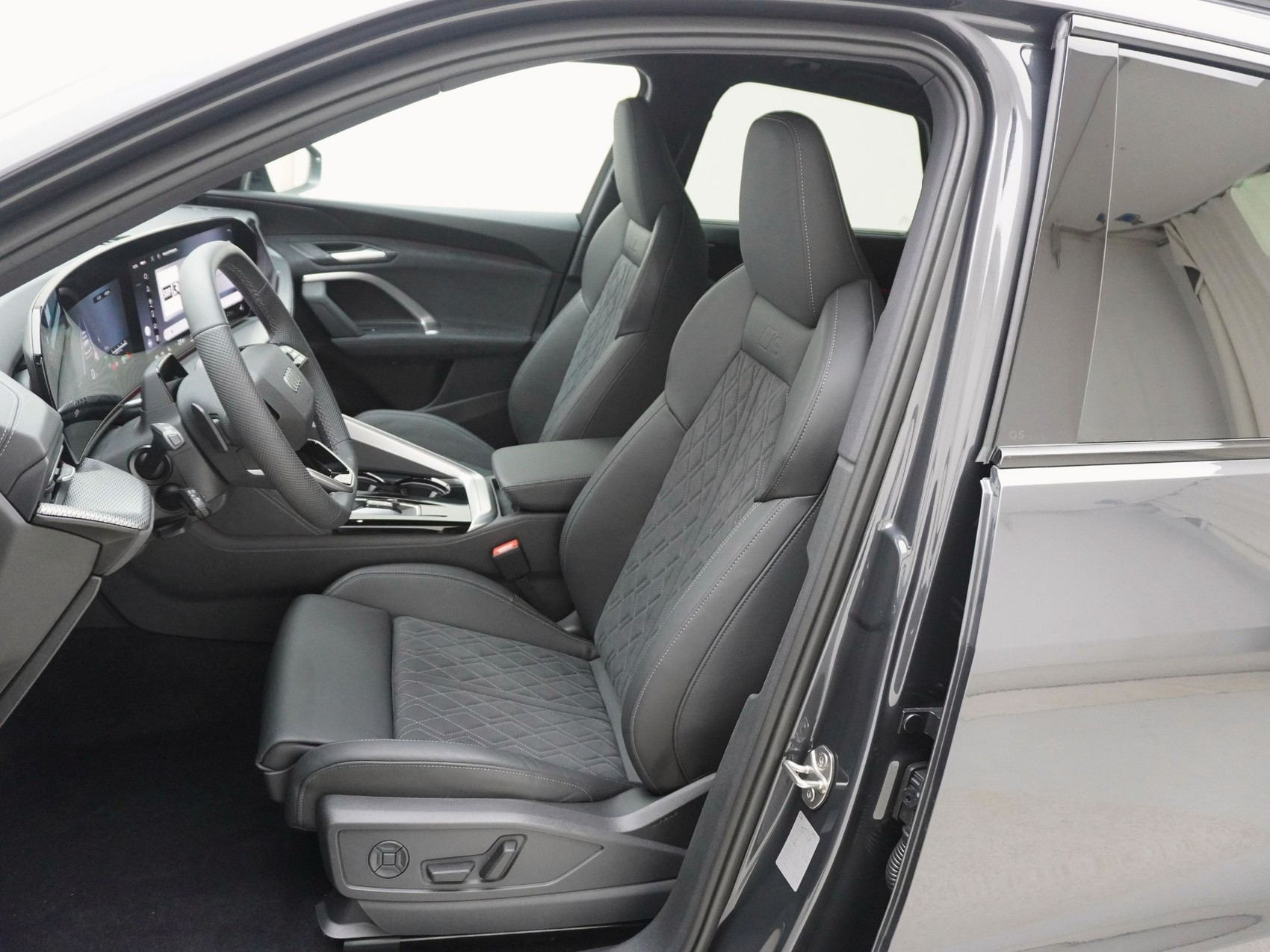 AUDI Q5 SUV 2.0 TDI S line quattro S-Tronic-image-12