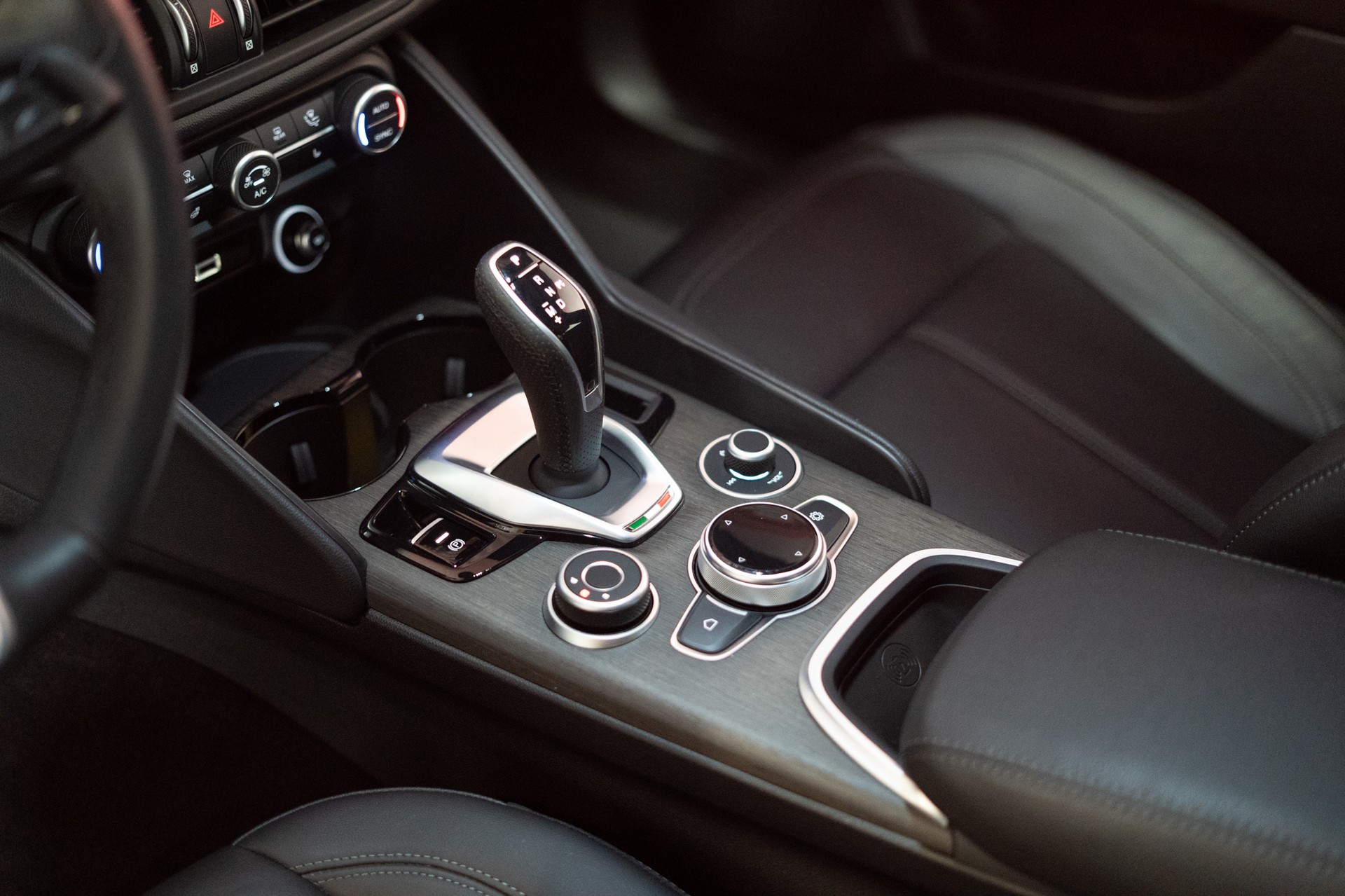 ALFA ROMEO Giulia 2.0 Q4 TI Edition / Rückfahrkamera / Memory Sitze / Navi-image-11