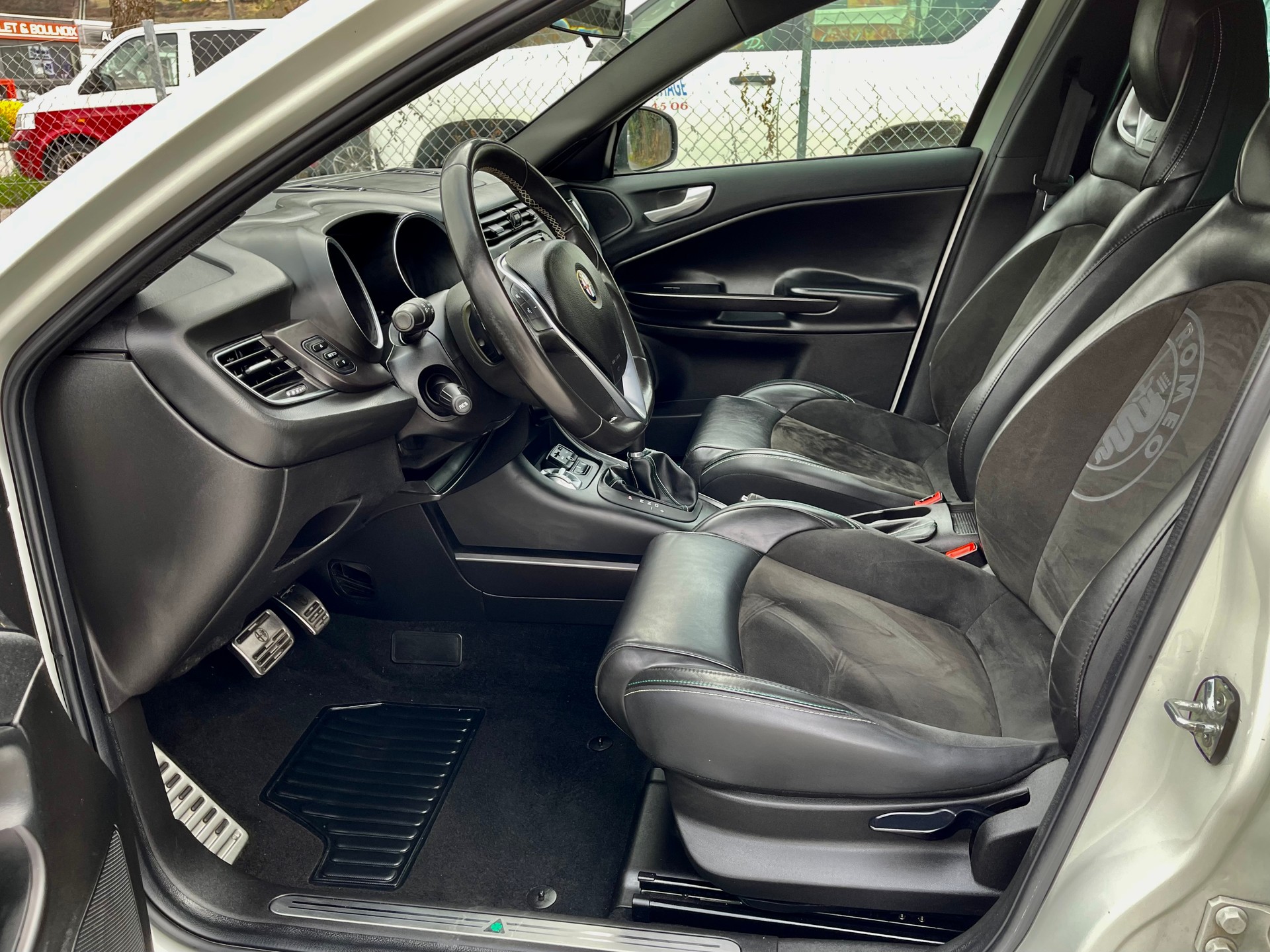 ALFA ROMEO Giulietta 1750 TBi Quadrifoglio Verde TCT-image-24