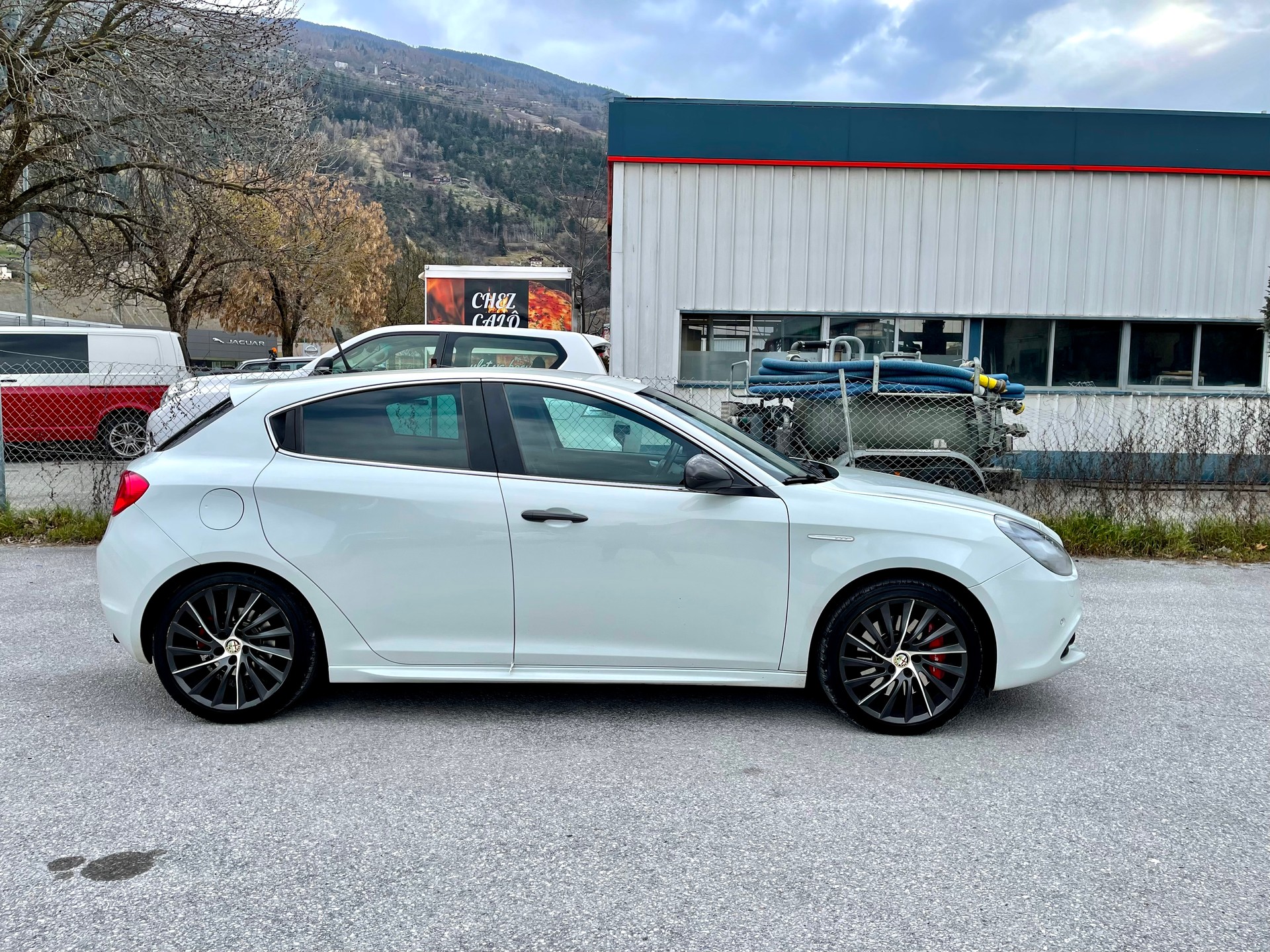 ALFA ROMEO Giulietta 1750 TBi Quadrifoglio Verde TCT-image-14