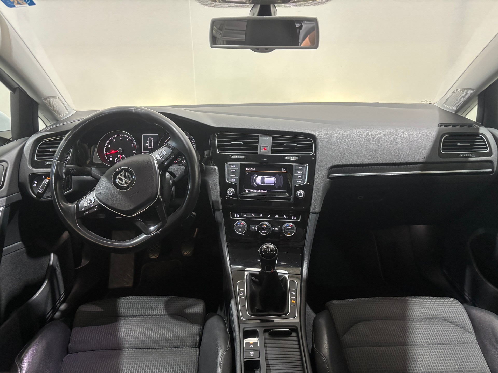 VW Golf 1.4 TSI Highline-image-11
