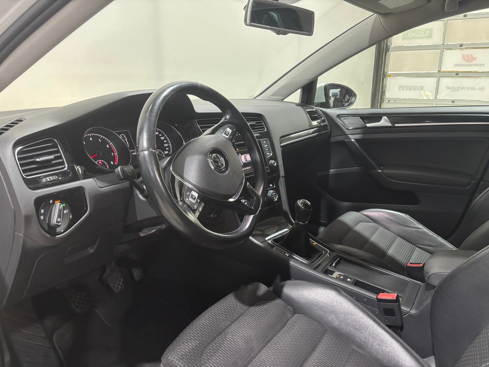 VW Golf 1.4 TSI Highline-image-12