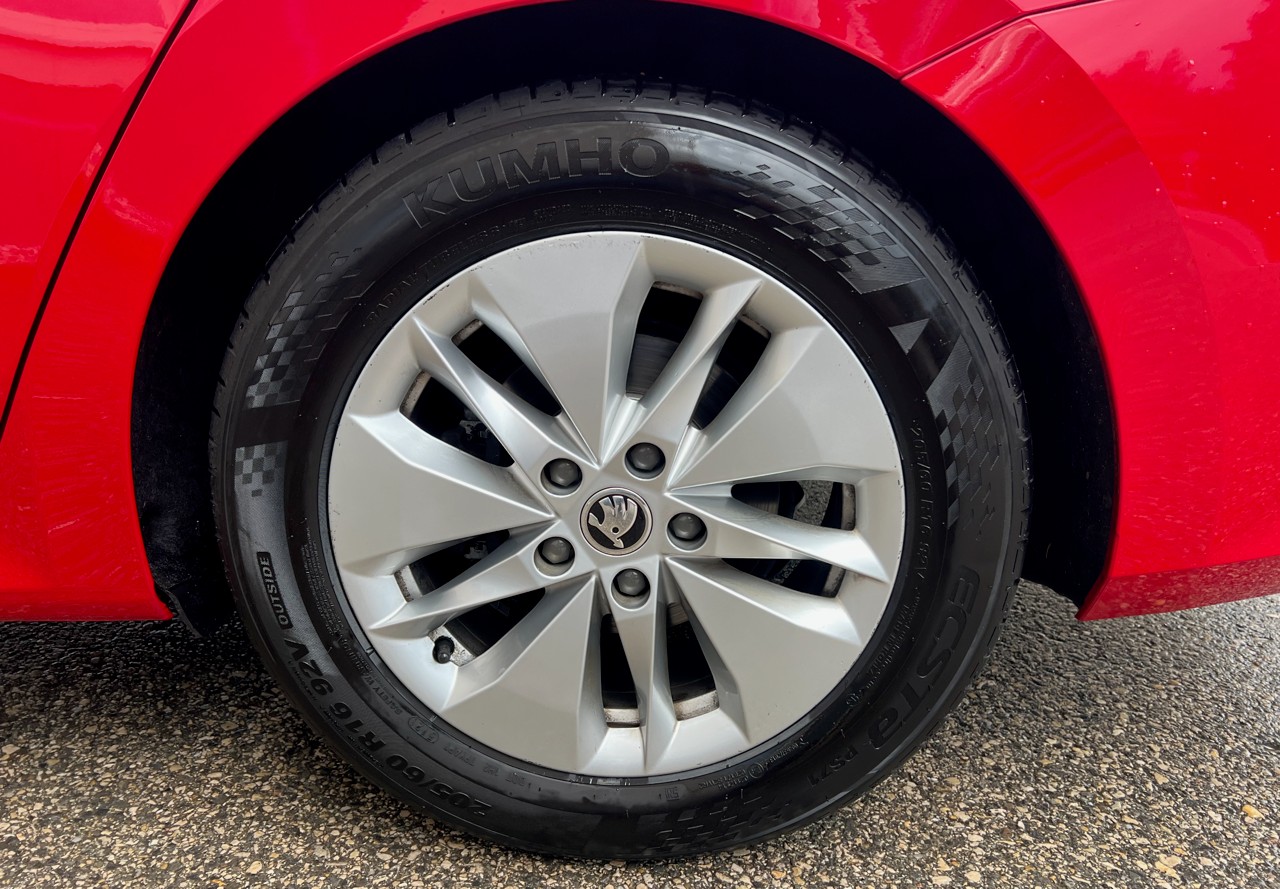 SKODA Octavia Combi 2.0 TDI DSG SportLine 4x4-image-14