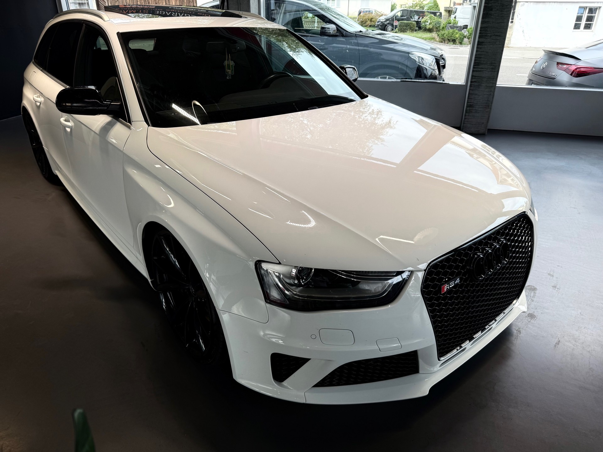 AUDI RS4 Avant 4.2 FSI V8 quattro S-tronic-showroom-element-1