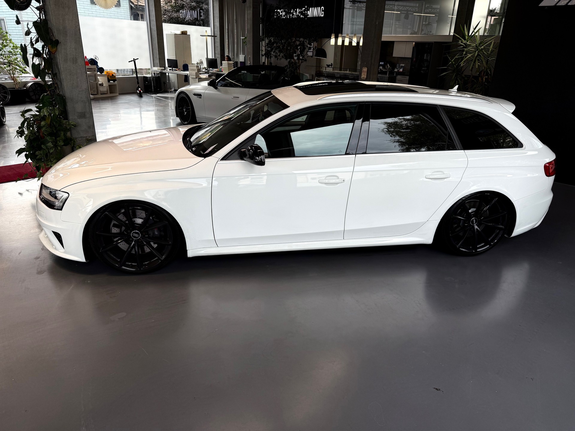 AUDI RS4 Avant 4.2 FSI V8 quattro S-tronic-showroom-element-3