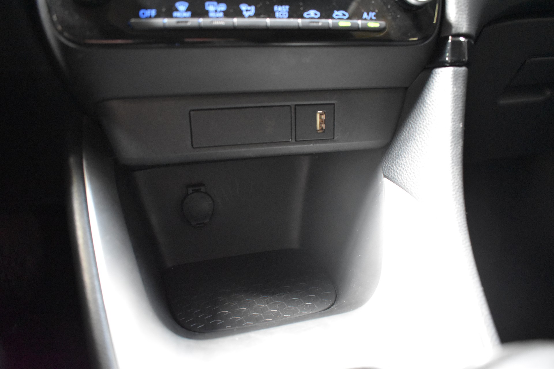 TOYOTA Yaris 1.5 Comfort e-CVT - New Model 2021-image-23