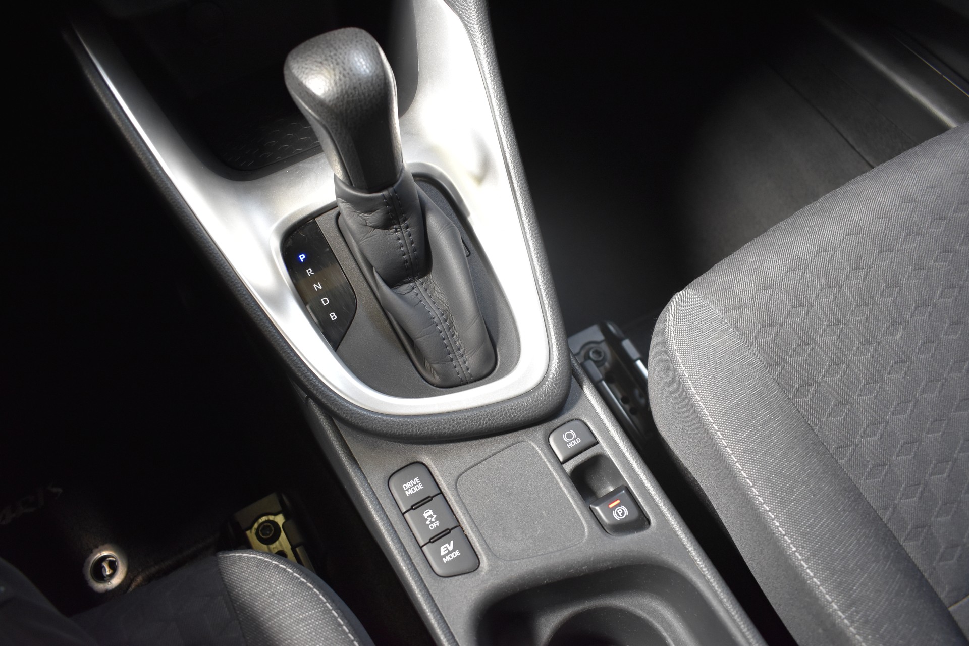 TOYOTA Yaris 1.5 Comfort e-CVT - New Model 2021-image-24