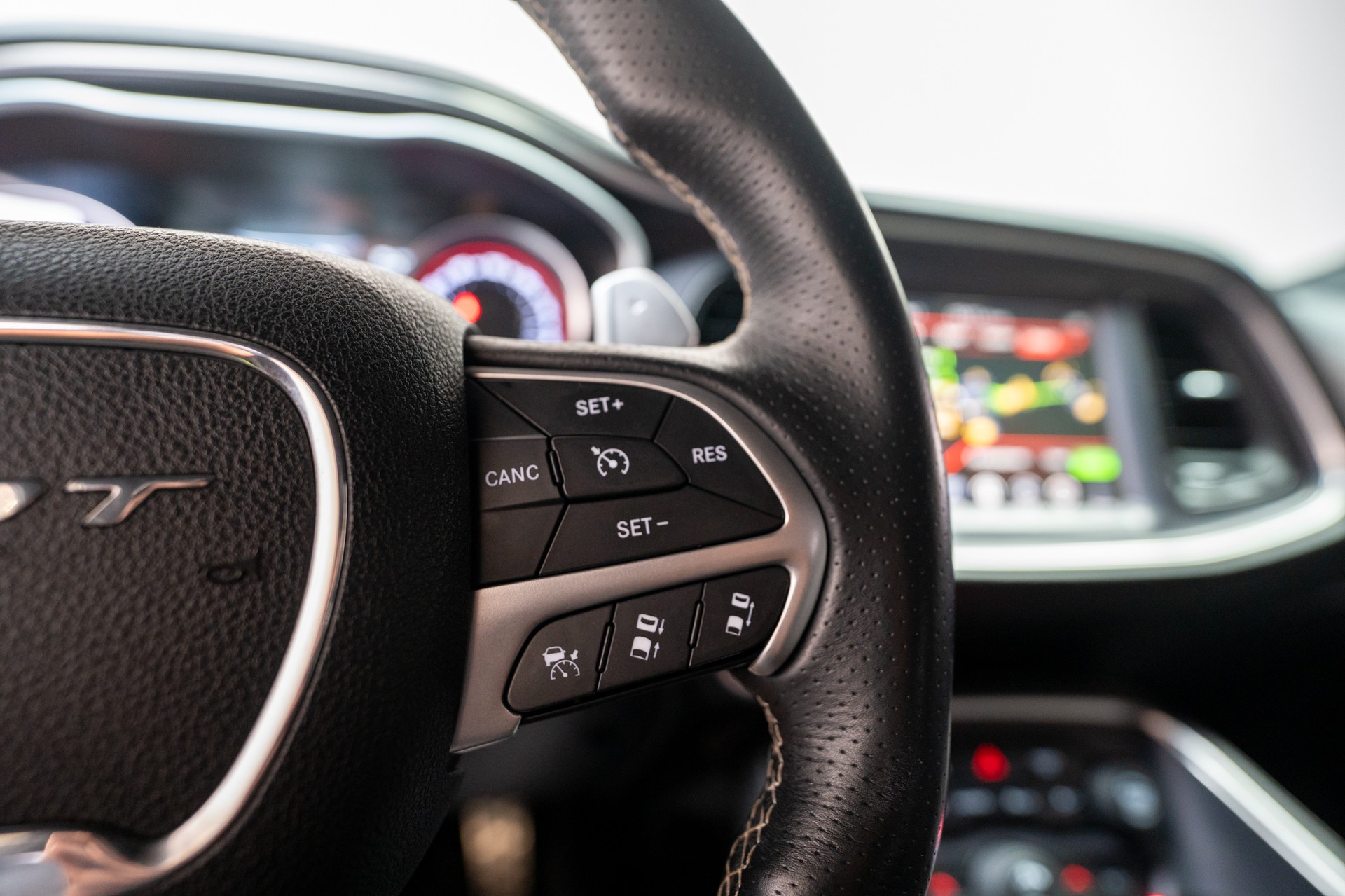 DODGE Challenger 6.4 V8 HEMI SRT-image-24