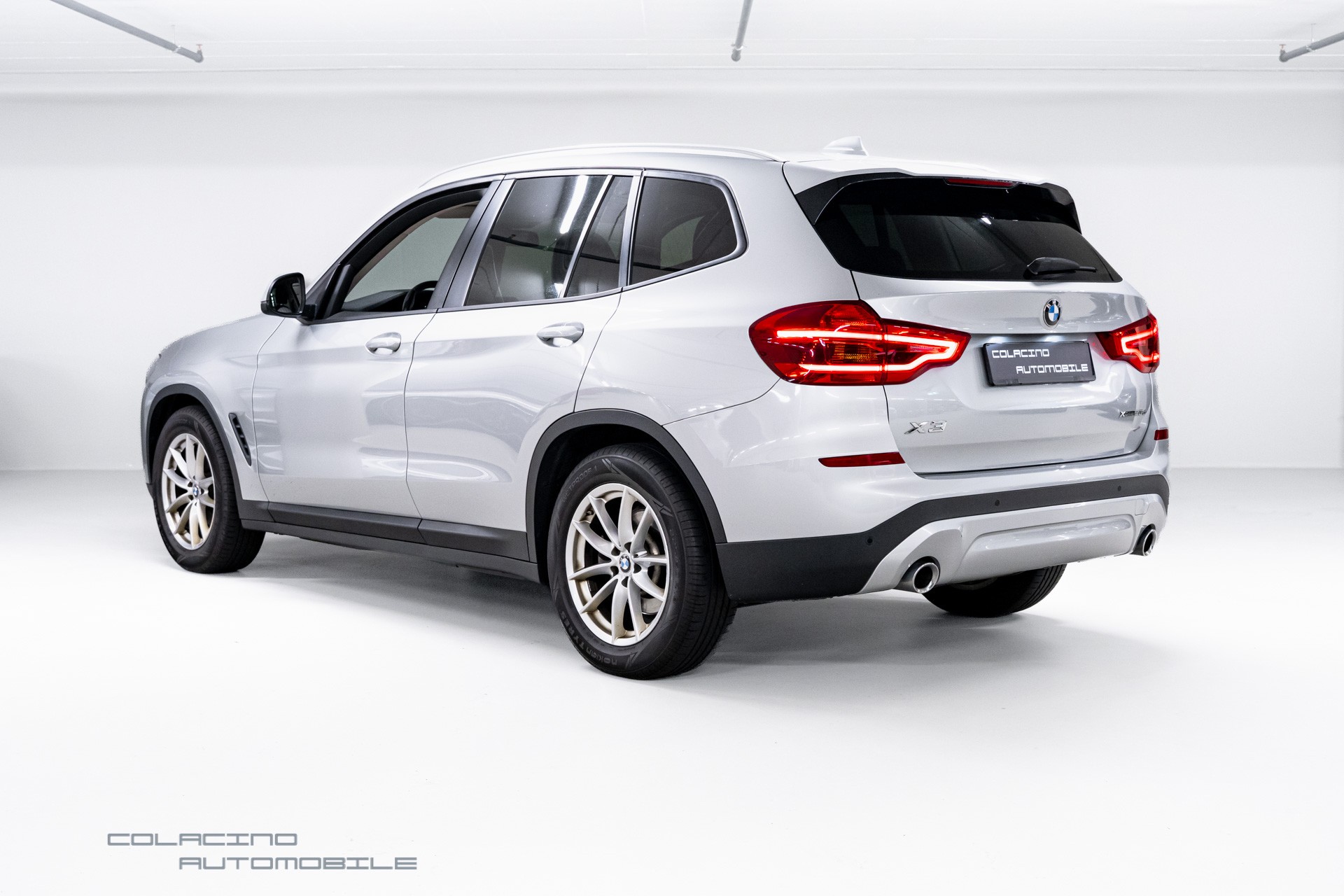 BMW X3 xDrive 20d Individual xLine Steptronic-showroom-element-3