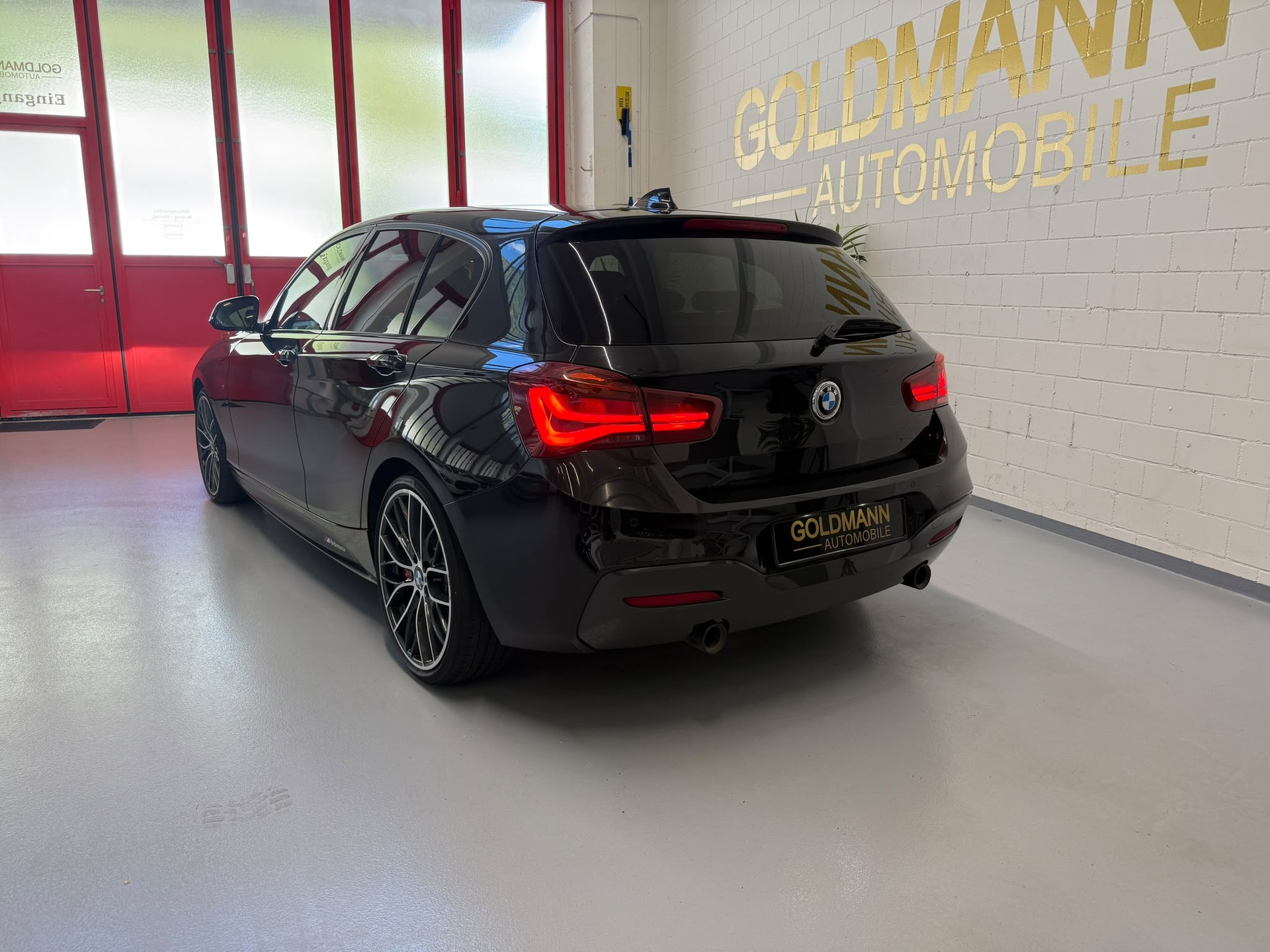 BMW M140i xDrive Steptronic-showroom-element-3