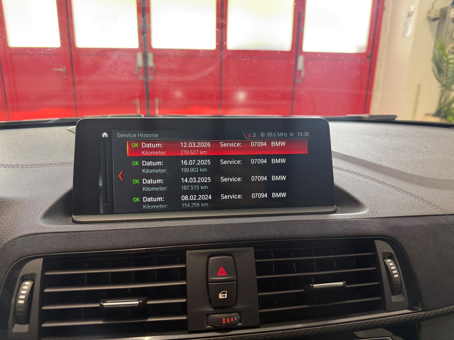 BMW M140i xDrive Steptronic-image-23