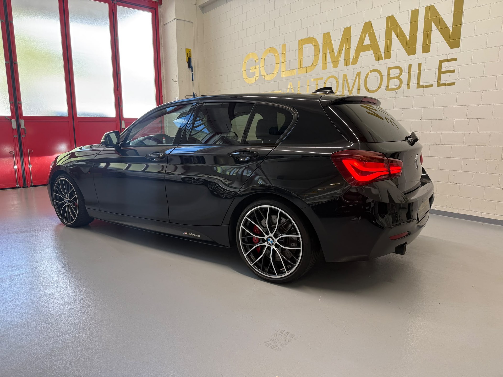 BMW M140i xDrive Steptronic-showroom-element-2