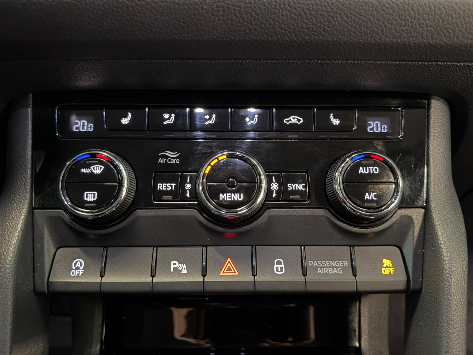 SKODA Kodiaq 2.0 TDI 4x4 DSG - frisch ab MFK und Service - AHK - 7 Plätzer-image-10