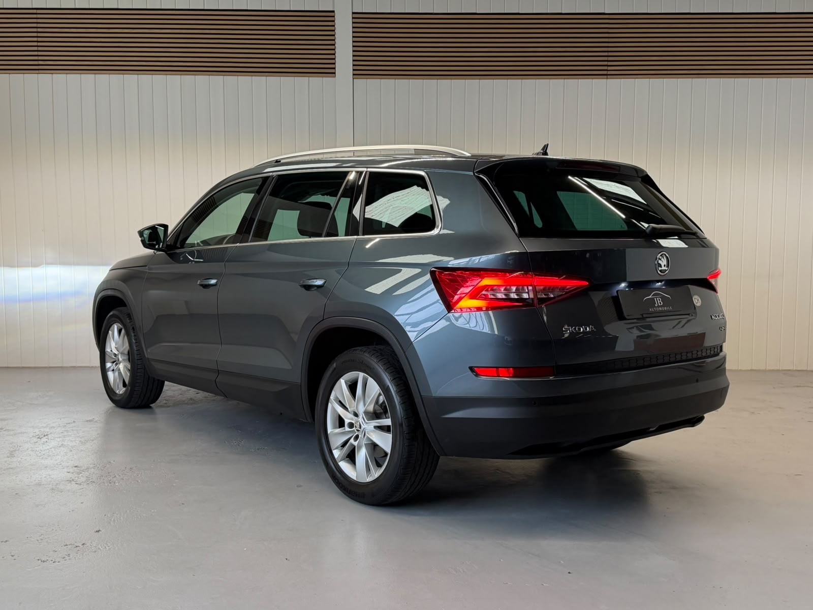 SKODA Kodiaq 2.0 TDI 4x4 DSG - frisch ab MFK und Service - AHK - 7 Plätzer-showroom-element-2