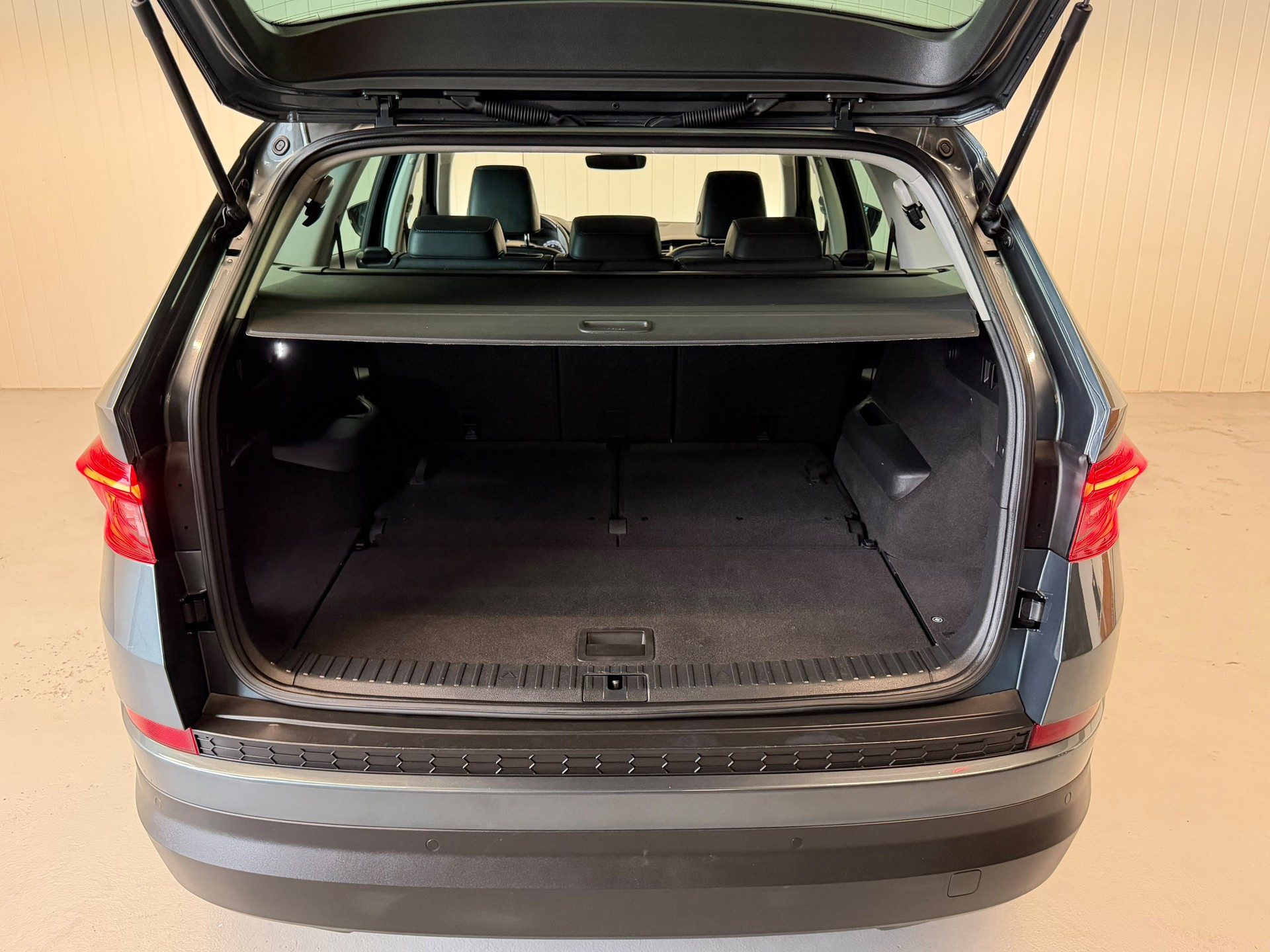 SKODA Kodiaq 2.0 TDI 4x4 DSG - frisch ab MFK und Service - AHK - 7 Plätzer-image-13