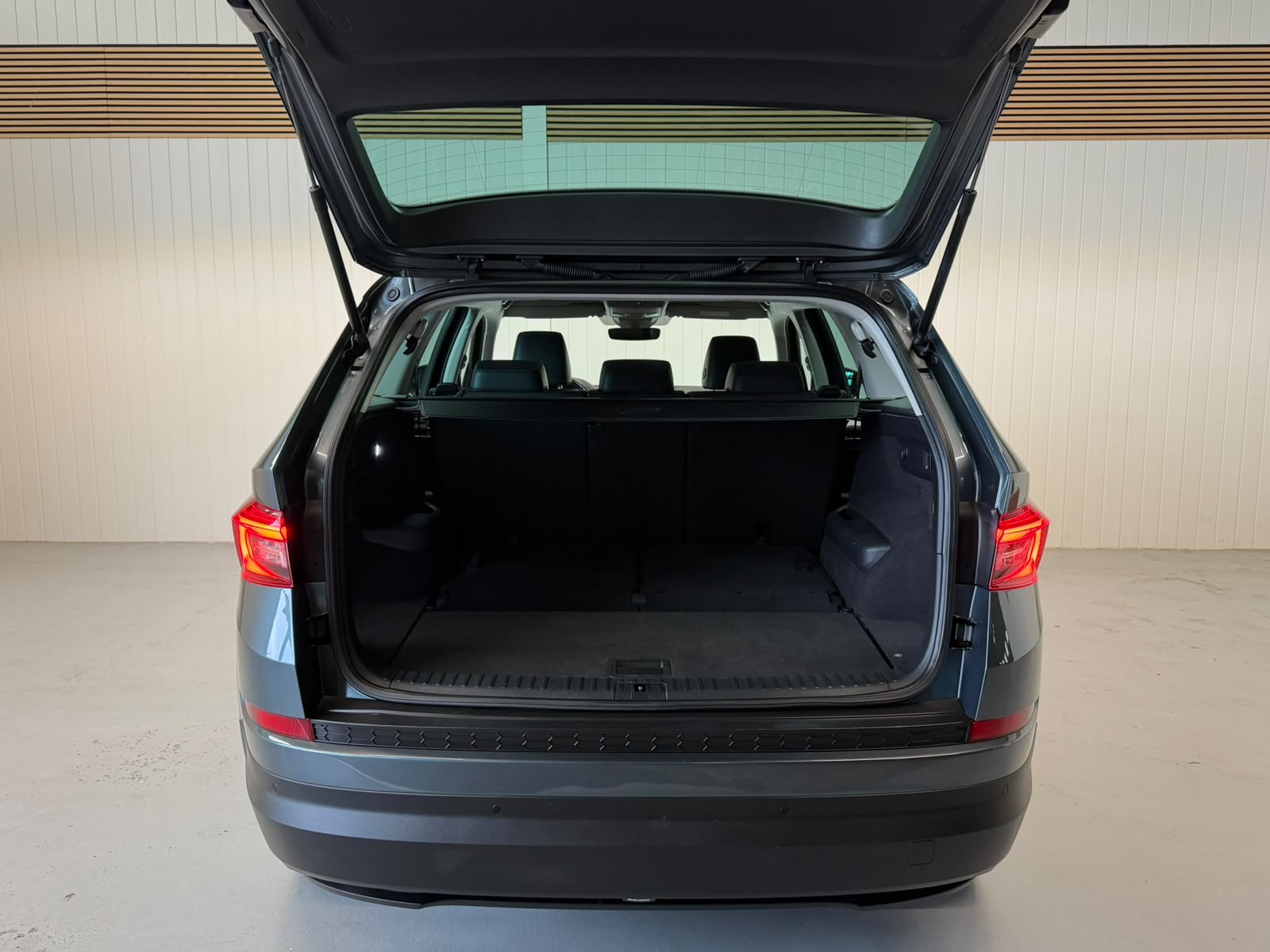 SKODA Kodiaq 2.0 TDI 4x4 DSG - frisch ab MFK und Service - AHK - 7 Plätzer-image-14